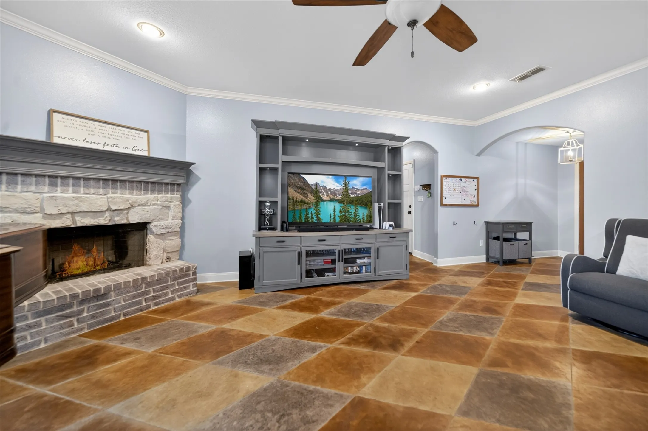 Single Family Residence For Sale in Smith County , 11673 Lanes End Drive, Flint, Texas 75762, 3 Bedroom, 2 Bathroom, 2 Garage spaces, 1,682 Sqft, built in 2009, Preowned, mls#21252735, Real Estate Agent in Flint, Homes For Sale in Smith county, Homes For Sale in Flint, Realtor in Flint Texas, Real Estate Brokerage Independent Realty Texas, Luminita Cordes Realtor
