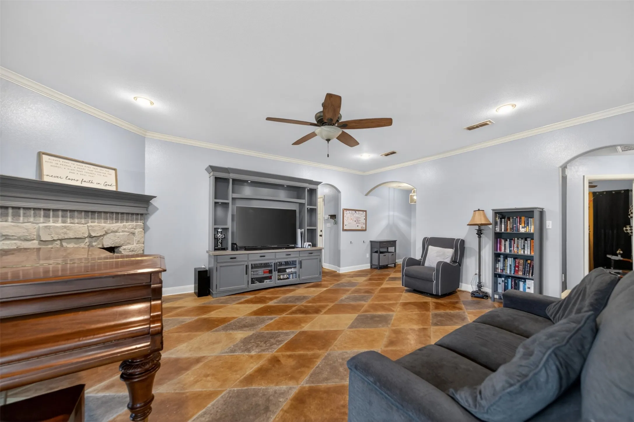 Single Family Residence For Sale in Smith County , 11673 Lanes End Drive, Flint, Texas 75762, 3 Bedroom, 2 Bathroom, 2 Garage spaces, 1,682 Sqft, built in 2009, Preowned, mls#21252735, Real Estate Agent in Flint, Homes For Sale in Smith county, Homes For Sale in Flint, Realtor in Flint Texas, Real Estate Brokerage Independent Realty Texas, Luminita Cordes Realtor