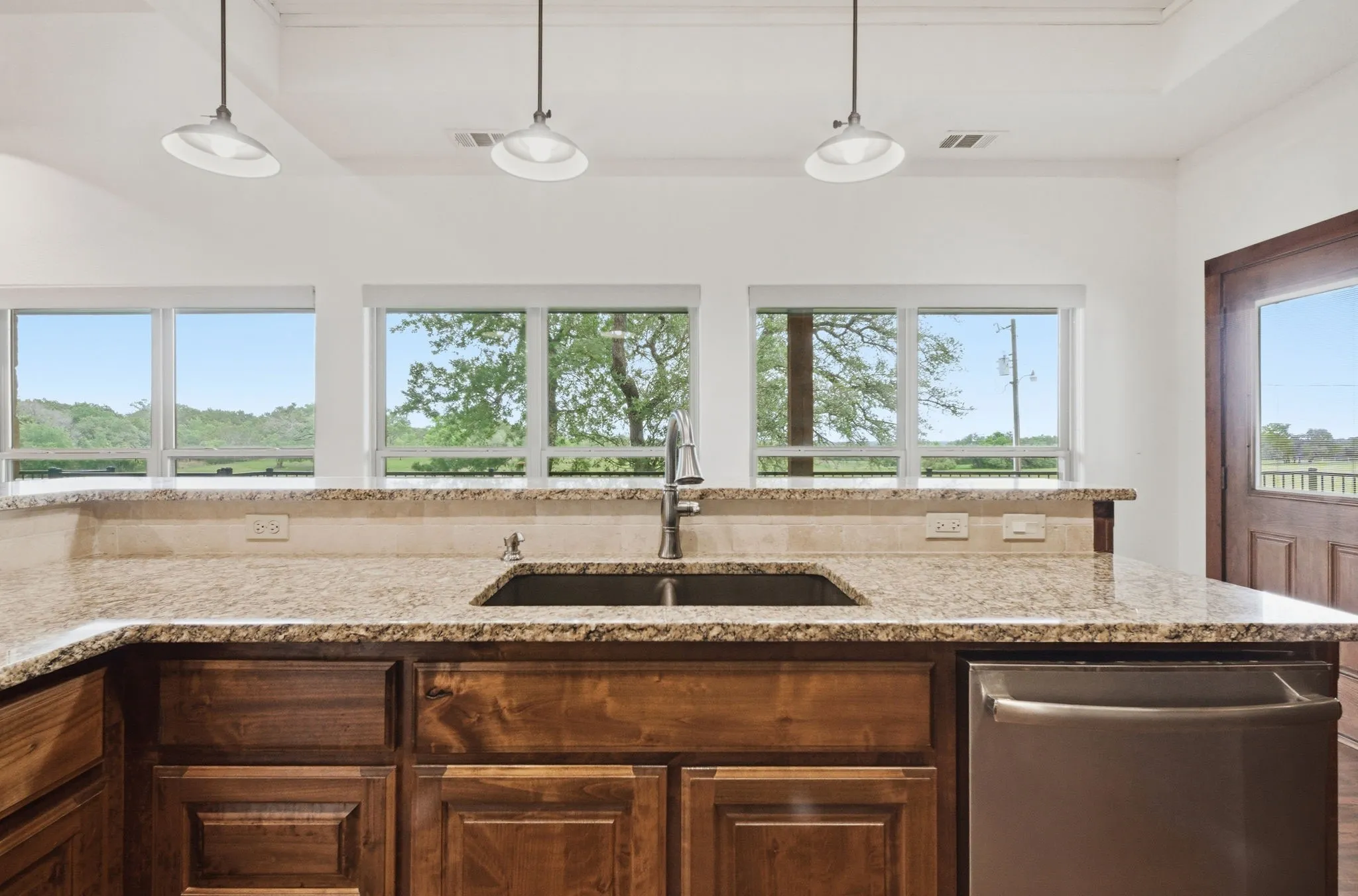 Farm For Sale in Bosque County , 1632 County Road 4125, Iredell, Texas 76649, 3 Bedroom, 3 Bathroom, 4 Garage spaces, 2,496 Sqft, built in 2017, Preowned, mls#21243921, Real Estate Agent in Iredell, Homes For Sale in Bosque county, Homes For Sale in Iredell, Realtor in Iredell Texas, Real Estate Brokerage Independent Realty Texas, Luminita Cordes Realtor