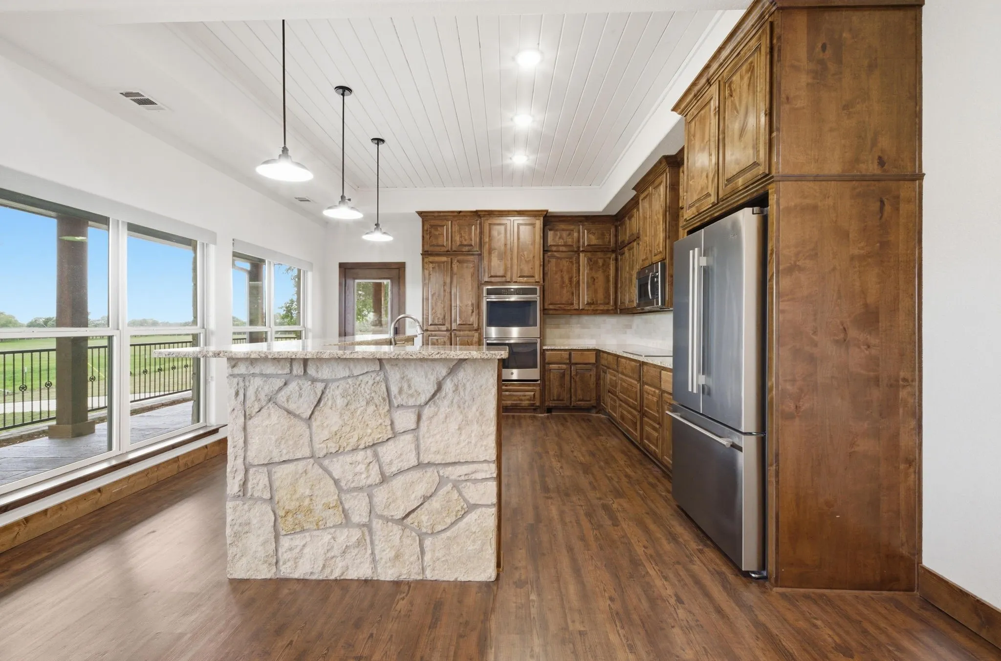 Farm For Sale in Bosque County , 1632 County Road 4125, Iredell, Texas 76649, 3 Bedroom, 3 Bathroom, 4 Garage spaces, 2,496 Sqft, built in 2017, Preowned, mls#21243921, Real Estate Agent in Iredell, Homes For Sale in Bosque county, Homes For Sale in Iredell, Realtor in Iredell Texas, Real Estate Brokerage Independent Realty Texas, Luminita Cordes Realtor