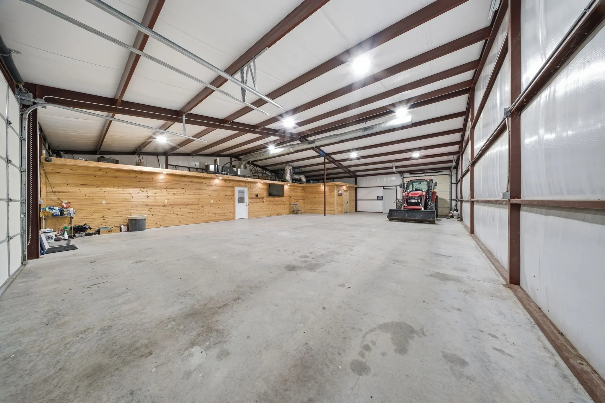 Farm For Sale in Bosque County , 1632 County Road 4125, Iredell, Texas 76649, 3 Bedroom, 3 Bathroom, 4 Garage spaces, 2,496 Sqft, built in 2017, Preowned, mls#21243921, Real Estate Agent in Iredell, Homes For Sale in Bosque county, Homes For Sale in Iredell, Realtor in Iredell Texas, Real Estate Brokerage Independent Realty Texas, Luminita Cordes Realtor