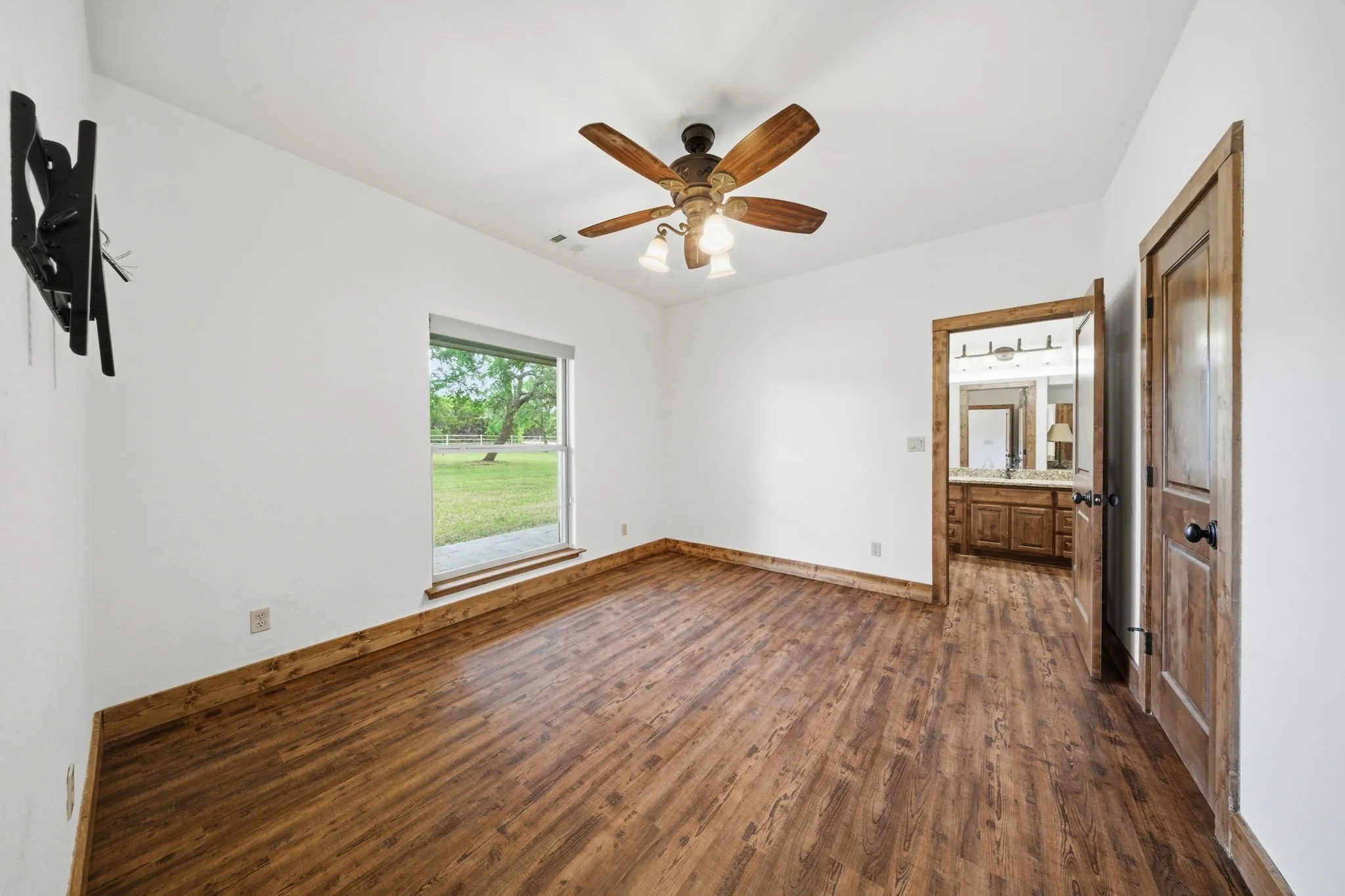 Farm For Sale in Bosque County , 1632 County Road 4125, Iredell, Texas 76649, 3 Bedroom, 3 Bathroom, 4 Garage spaces, 2,496 Sqft, built in 2017, Preowned, mls#21243921, Real Estate Agent in Iredell, Homes For Sale in Bosque county, Homes For Sale in Iredell, Realtor in Iredell Texas, Real Estate Brokerage Independent Realty Texas, Luminita Cordes Realtor