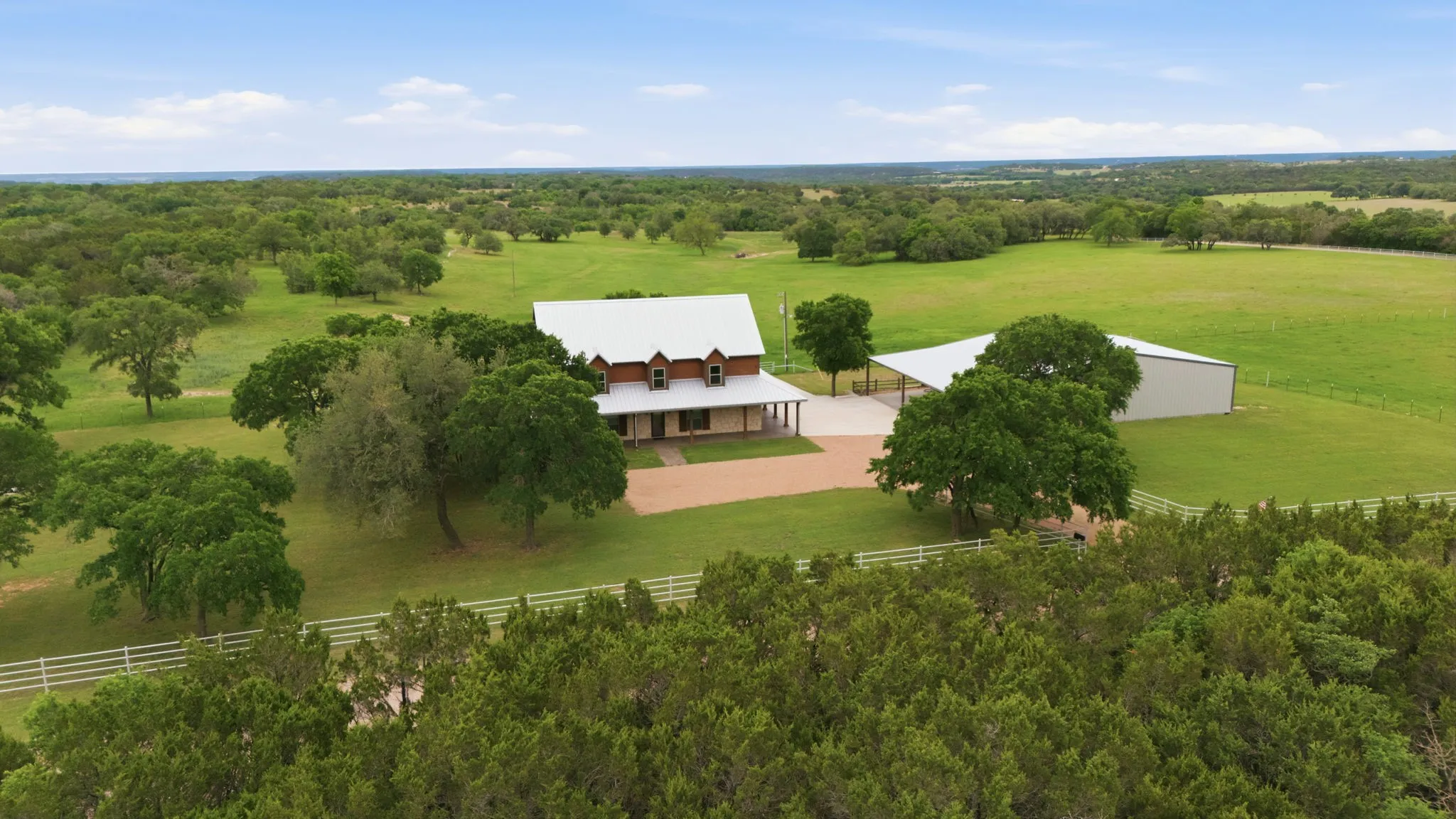 Farm For Sale in Bosque County , 1632 County Road 4125, Iredell, Texas 76649, 3 Bedroom, 3 Bathroom, 4 Garage spaces, 2,496 Sqft, built in 2017, Preowned, mls#21243921, Real Estate Agent in Iredell, Homes For Sale in Bosque county, Homes For Sale in Iredell, Realtor in Iredell Texas, Real Estate Brokerage Independent Realty Texas, Luminita Cordes Realtor