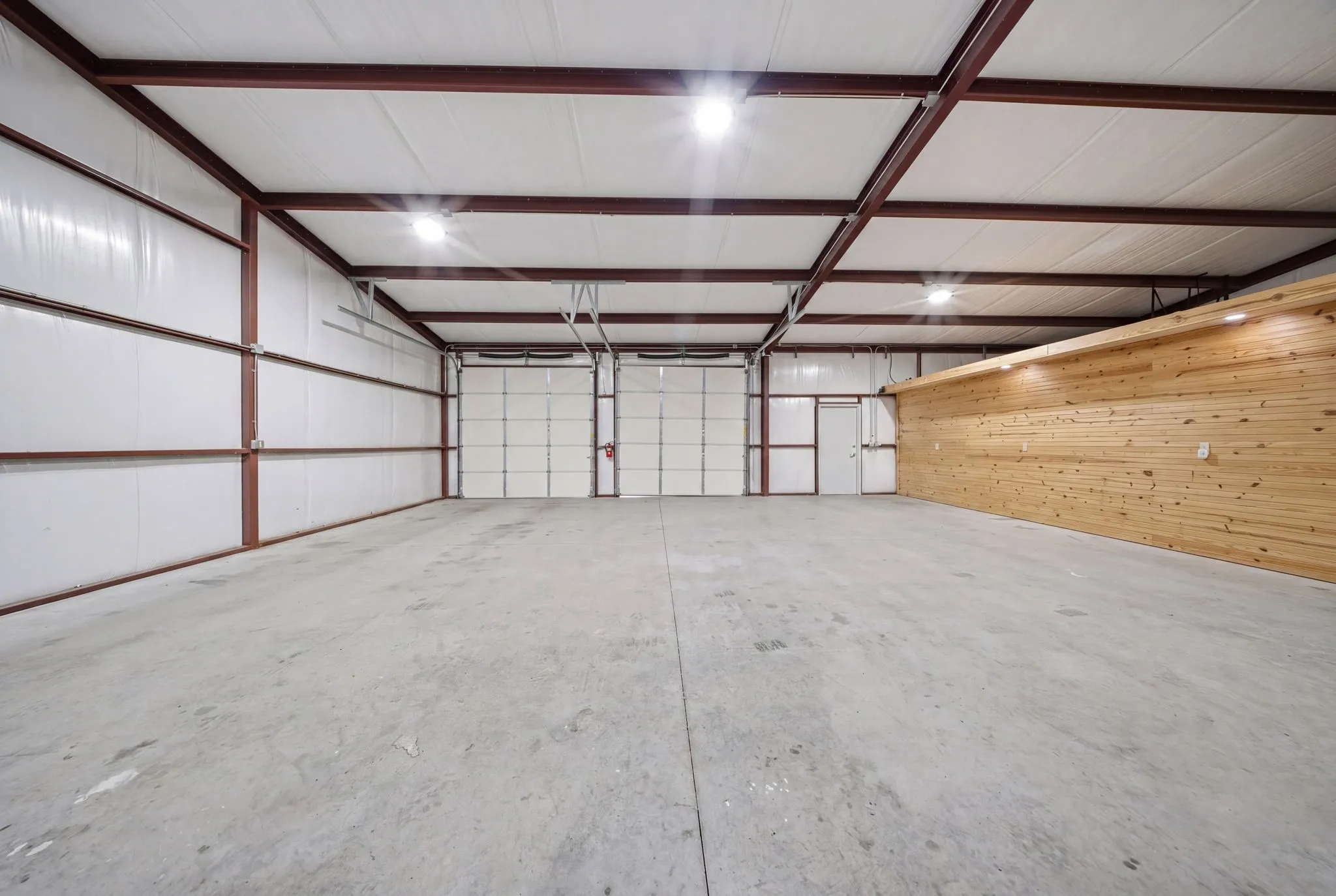 Farm For Sale in Bosque County , 1632 County Road 4125, Iredell, Texas 76649, 3 Bedroom, 3 Bathroom, 4 Garage spaces, 2,496 Sqft, built in 2017, Preowned, mls#21243921, Real Estate Agent in Iredell, Homes For Sale in Bosque county, Homes For Sale in Iredell, Realtor in Iredell Texas, Real Estate Brokerage Independent Realty Texas, Luminita Cordes Realtor