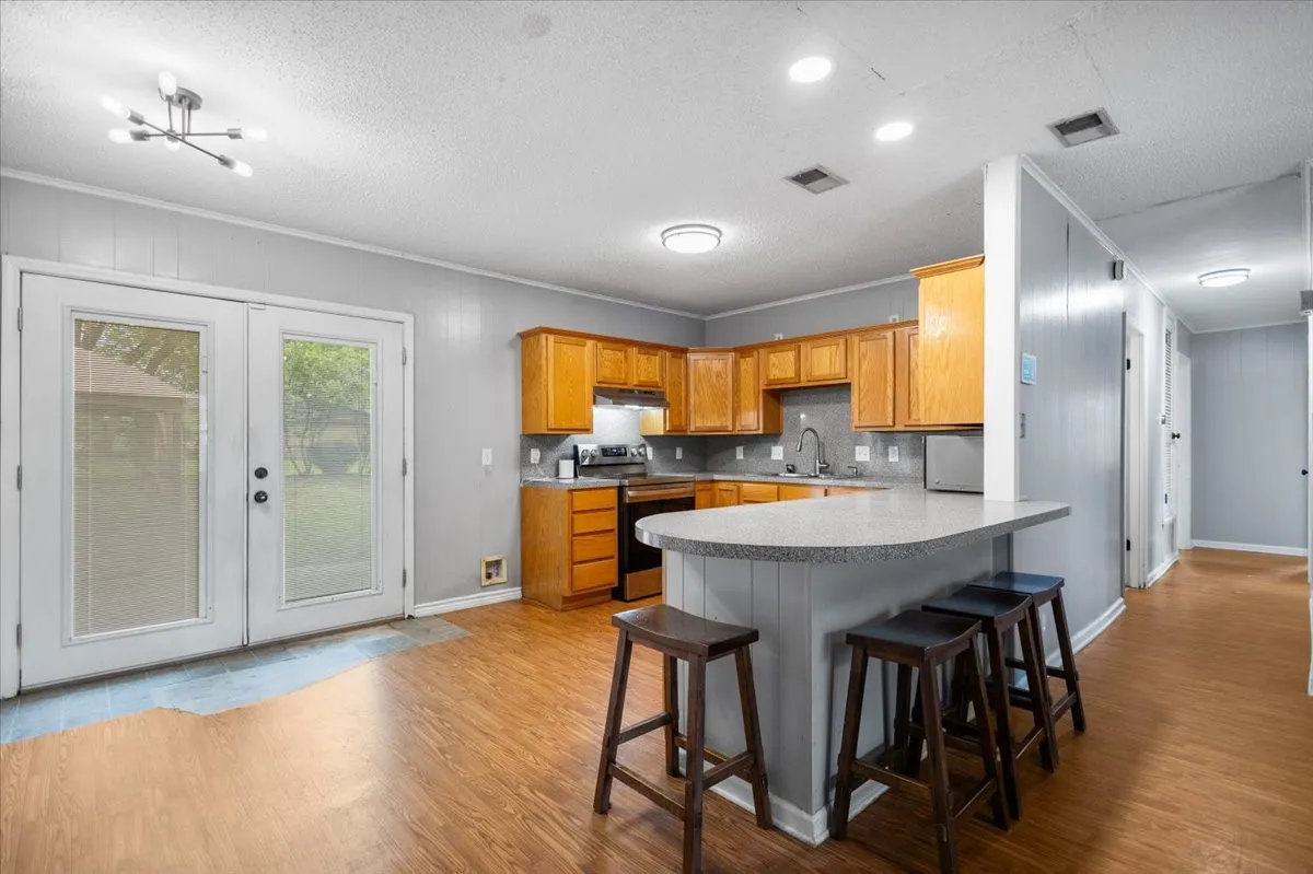 Single Family Residence For Sale in Smith County , 407 York Street, Lindale, Texas 75771, 4 Bedroom, 2 Bathroom, Garage spaces, 1,425 Sqft, built in 1972, mls#21252804, Real Estate Agent in Lindale, Homes For Sale in Smith county, Homes For Sale in Lindale, Realtor in Lindale Texas, Real Estate Brokerage Independent Realty Texas, Luminita Cordes Realtor