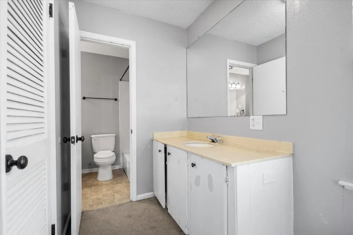 Single Family Residence For Sale in Smith County , 407 York Street, Lindale, Texas 75771, 4 Bedroom, 2 Bathroom, Garage spaces, 1,425 Sqft, built in 1972, mls#21252804, Real Estate Agent in Lindale, Homes For Sale in Smith county, Homes For Sale in Lindale, Realtor in Lindale Texas, Real Estate Brokerage Independent Realty Texas, Luminita Cordes Realtor