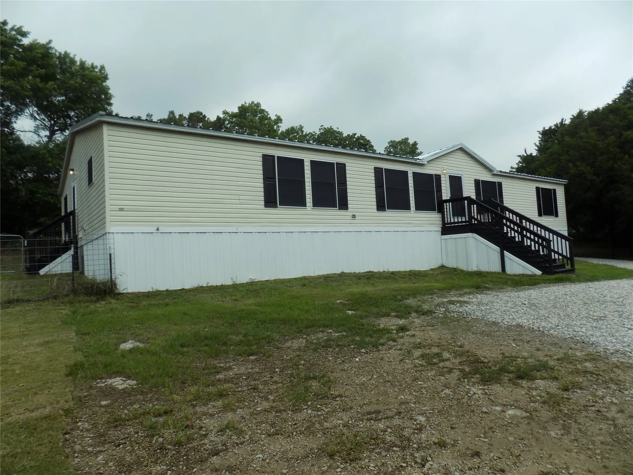 Manufactured Home For Sale in Parker County , 203 S Ridgeview Court, Azle, Texas 76020, 5 Bedroom, 3 Bathroom, Garage spaces, 2,176 Sqft, built in 2007, mls#21251015, Real Estate Agent in Azle, Homes For Sale in Parker county, Homes For Sale in Azle, Realtor in Azle Texas, Real Estate Brokerage Independent Realty Texas, Luminita Cordes Realtor