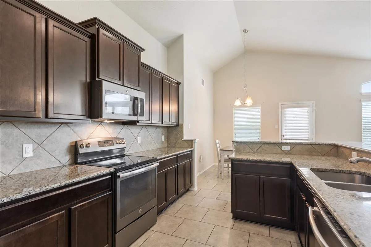Single Family Residence For Sale in Mc Lennan County , 9448 Centennial Drive, Waco, Texas 76708, 3 Bedroom, 2 Bathroom, 2 Garage spaces, 1,844 Sqft, built in 2014, mls#21213429, Real Estate Agent in Waco, Homes For Sale in Mc Lennan county, Homes For Sale in Waco, Realtor in Waco Texas, Real Estate Brokerage Independent Realty Texas, Luminita Cordes Realtor