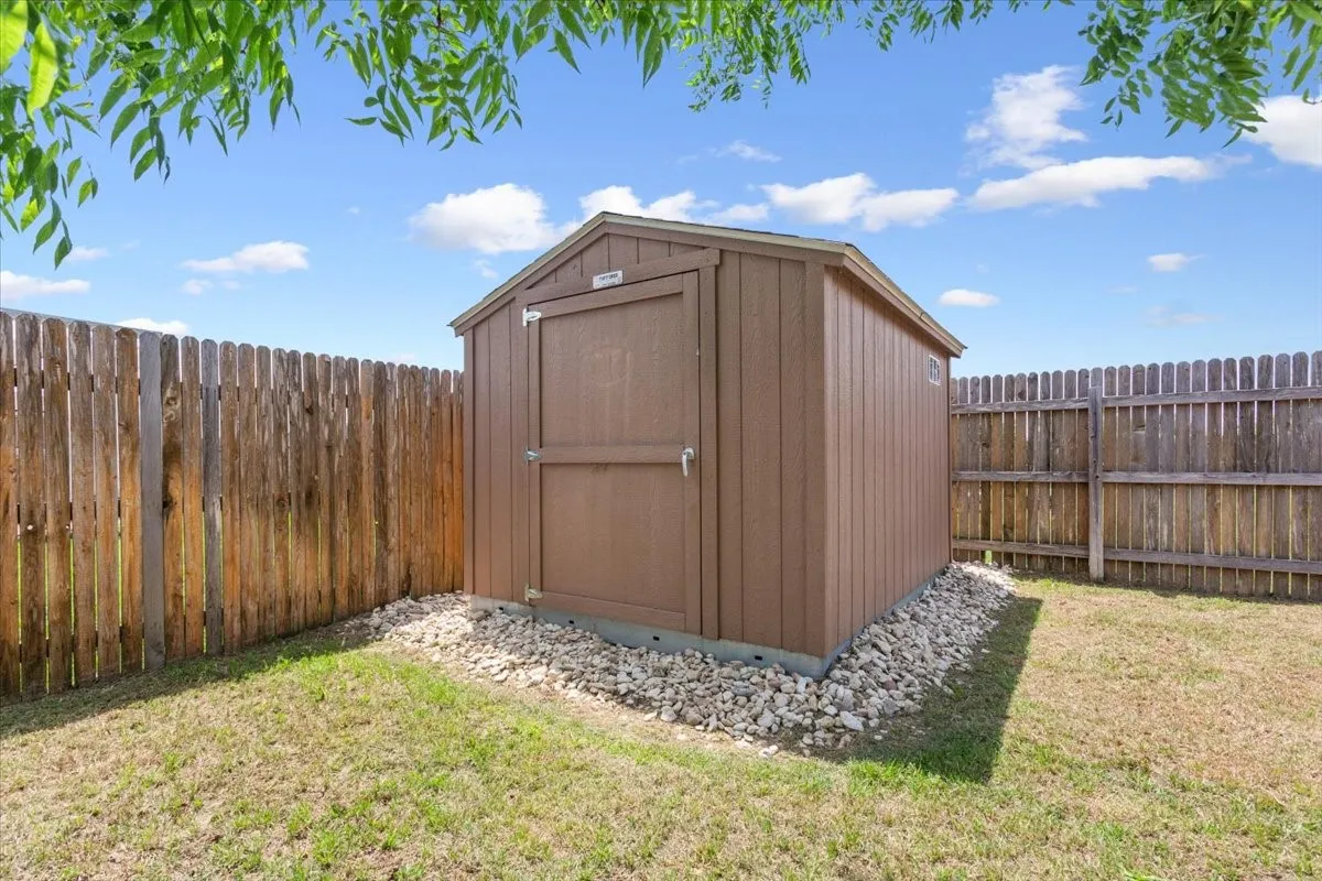 Single Family Residence For Sale in Mc Lennan County , 9448 Centennial Drive, Waco, Texas 76708, 3 Bedroom, 2 Bathroom, 2 Garage spaces, 1,844 Sqft, built in 2014, mls#21213429, Real Estate Agent in Waco, Homes For Sale in Mc Lennan county, Homes For Sale in Waco, Realtor in Waco Texas, Real Estate Brokerage Independent Realty Texas, Luminita Cordes Realtor