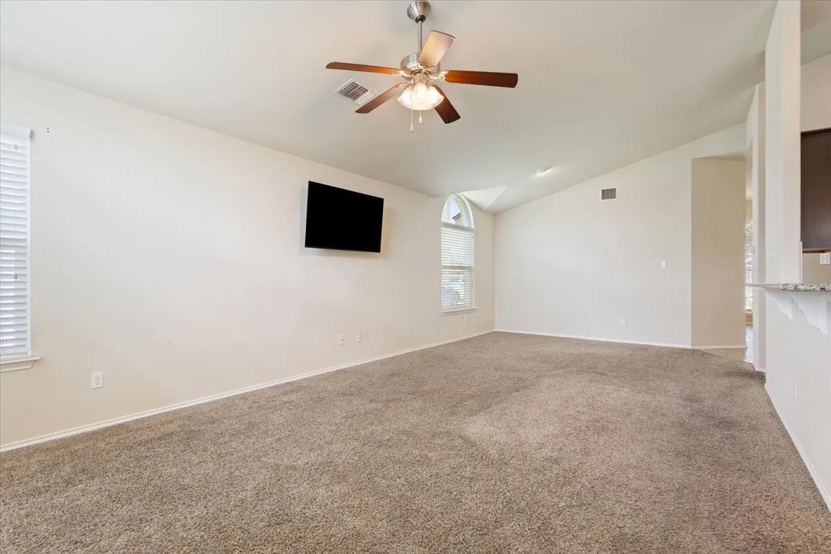 Single Family Residence For Sale in Mc Lennan County , 9448 Centennial Drive, Waco, Texas 76708, 3 Bedroom, 2 Bathroom, 2 Garage spaces, 1,844 Sqft, built in 2014, mls#21213429, Real Estate Agent in Waco, Homes For Sale in Mc Lennan county, Homes For Sale in Waco, Realtor in Waco Texas, Real Estate Brokerage Independent Realty Texas, Luminita Cordes Realtor