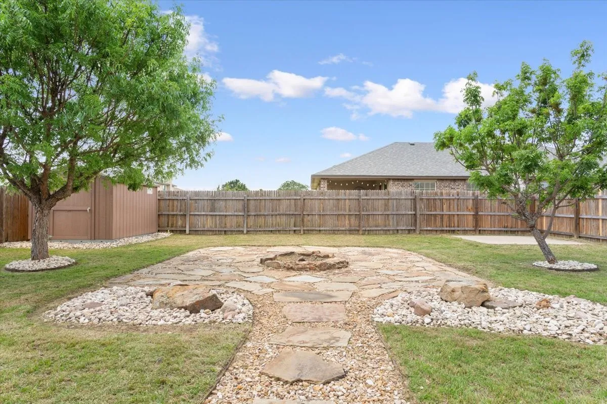 Single Family Residence For Sale in Mc Lennan County , 9448 Centennial Drive, Waco, Texas 76708, 3 Bedroom, 2 Bathroom, 2 Garage spaces, 1,844 Sqft, built in 2014, mls#21213429, Real Estate Agent in Waco, Homes For Sale in Mc Lennan county, Homes For Sale in Waco, Realtor in Waco Texas, Real Estate Brokerage Independent Realty Texas, Luminita Cordes Realtor
