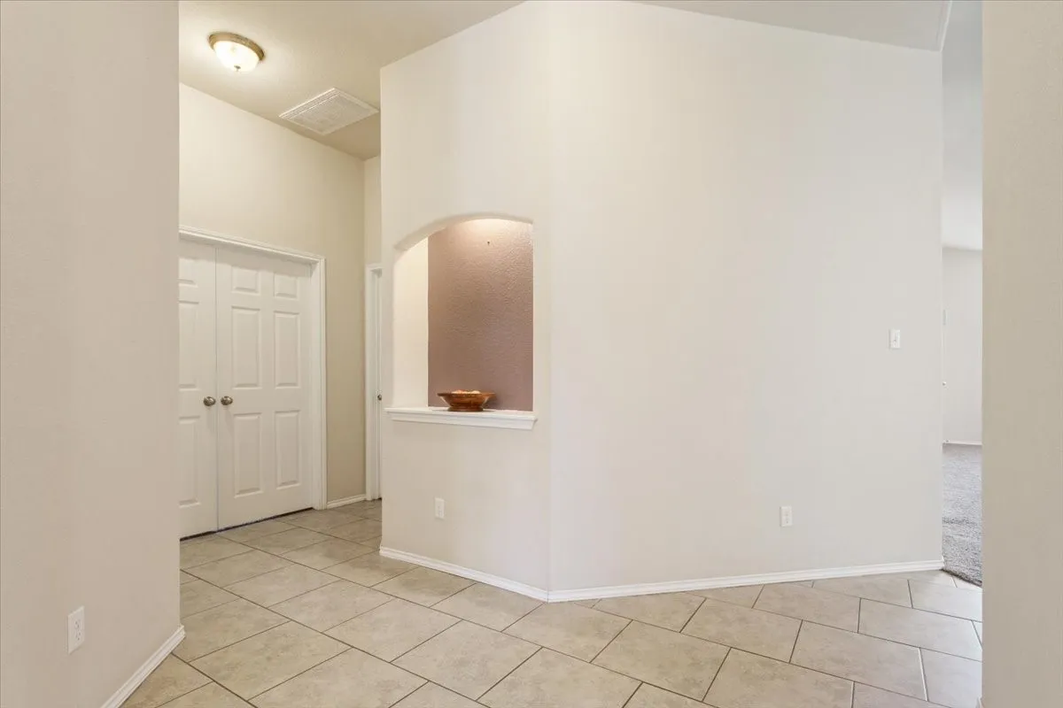 Single Family Residence For Sale in Mc Lennan County , 9448 Centennial Drive, Waco, Texas 76708, 3 Bedroom, 2 Bathroom, 2 Garage spaces, 1,844 Sqft, built in 2014, mls#21213429, Real Estate Agent in Waco, Homes For Sale in Mc Lennan county, Homes For Sale in Waco, Realtor in Waco Texas, Real Estate Brokerage Independent Realty Texas, Luminita Cordes Realtor