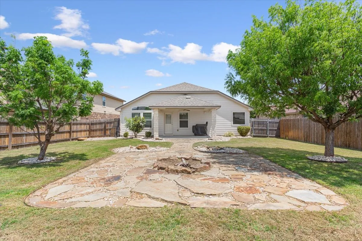 Single Family Residence For Sale in Mc Lennan County , 9448 Centennial Drive, Waco, Texas 76708, 3 Bedroom, 2 Bathroom, 2 Garage spaces, 1,844 Sqft, built in 2014, mls#21213429, Real Estate Agent in Waco, Homes For Sale in Mc Lennan county, Homes For Sale in Waco, Realtor in Waco Texas, Real Estate Brokerage Independent Realty Texas, Luminita Cordes Realtor