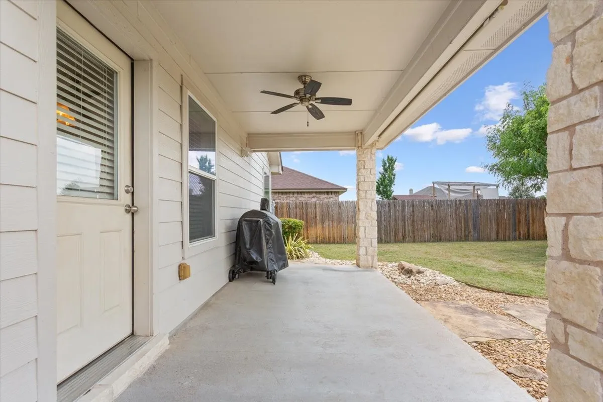 Single Family Residence For Sale in Mc Lennan County , 9448 Centennial Drive, Waco, Texas 76708, 3 Bedroom, 2 Bathroom, 2 Garage spaces, 1,844 Sqft, built in 2014, mls#21213429, Real Estate Agent in Waco, Homes For Sale in Mc Lennan county, Homes For Sale in Waco, Realtor in Waco Texas, Real Estate Brokerage Independent Realty Texas, Luminita Cordes Realtor