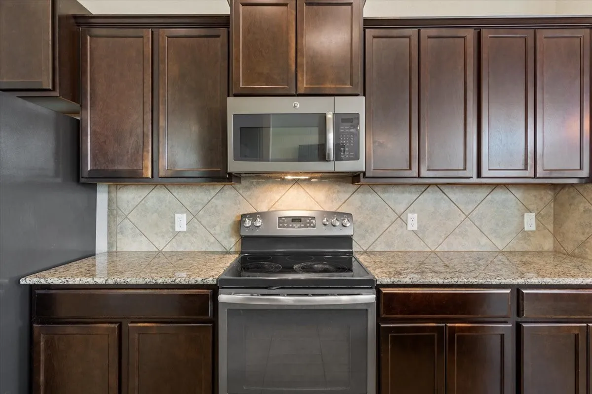 Single Family Residence For Sale in Mc Lennan County , 9448 Centennial Drive, Waco, Texas 76708, 3 Bedroom, 2 Bathroom, 2 Garage spaces, 1,844 Sqft, built in 2014, mls#21213429, Real Estate Agent in Waco, Homes For Sale in Mc Lennan county, Homes For Sale in Waco, Realtor in Waco Texas, Real Estate Brokerage Independent Realty Texas, Luminita Cordes Realtor