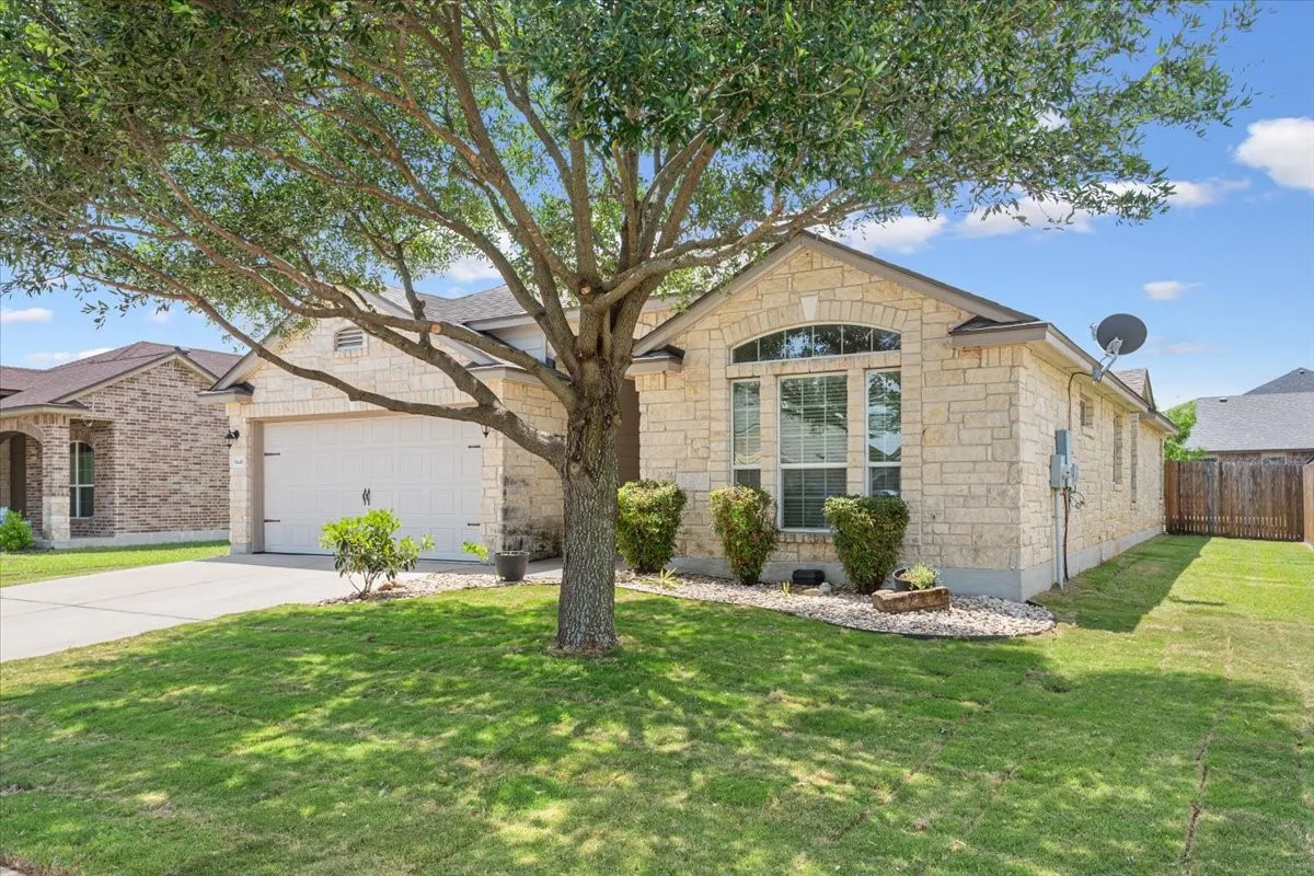 Single Family Residence For Sale in Mc Lennan County , 9448 Centennial Drive, Waco, Texas 76708, 3 Bedroom, 2 Bathroom, 2 Garage spaces, 1,844 Sqft, built in 2014, mls#21213429, Real Estate Agent in Waco, Homes For Sale in Mc Lennan county, Homes For Sale in Waco, Realtor in Waco Texas, Real Estate Brokerage Independent Realty Texas, Luminita Cordes Realtor