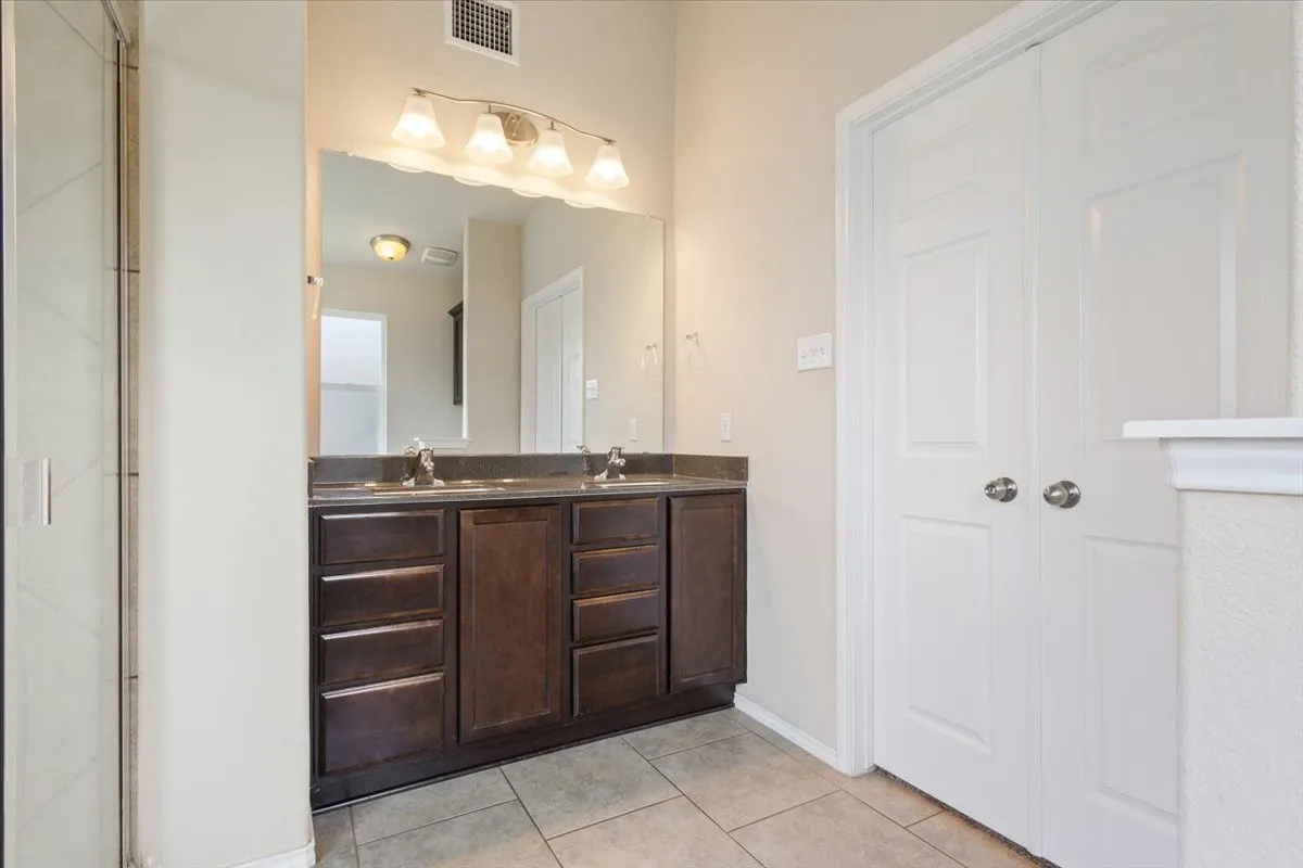 Single Family Residence For Sale in Mc Lennan County , 9448 Centennial Drive, Waco, Texas 76708, 3 Bedroom, 2 Bathroom, 2 Garage spaces, 1,844 Sqft, built in 2014, mls#21213429, Real Estate Agent in Waco, Homes For Sale in Mc Lennan county, Homes For Sale in Waco, Realtor in Waco Texas, Real Estate Brokerage Independent Realty Texas, Luminita Cordes Realtor