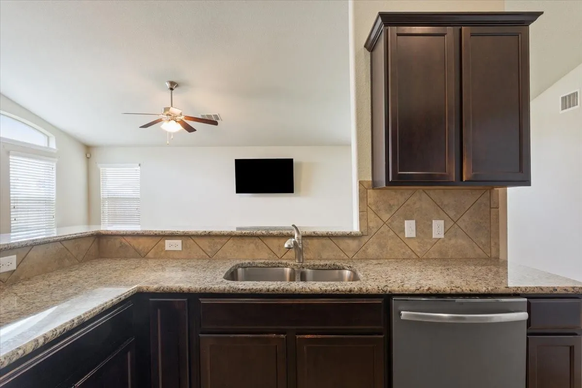 Single Family Residence For Sale in Mc Lennan County , 9448 Centennial Drive, Waco, Texas 76708, 3 Bedroom, 2 Bathroom, 2 Garage spaces, 1,844 Sqft, built in 2014, mls#21213429, Real Estate Agent in Waco, Homes For Sale in Mc Lennan county, Homes For Sale in Waco, Realtor in Waco Texas, Real Estate Brokerage Independent Realty Texas, Luminita Cordes Realtor