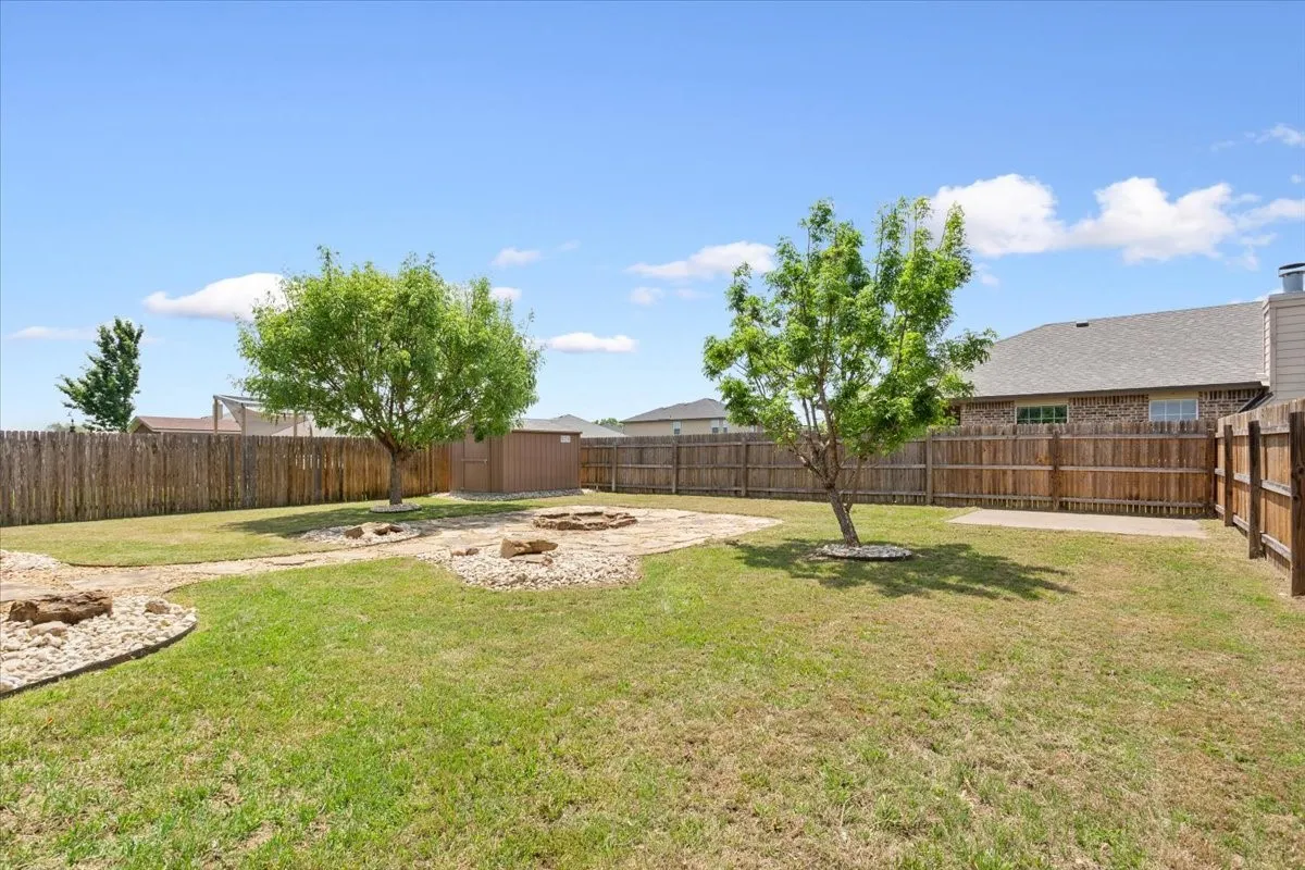 Single Family Residence For Sale in Mc Lennan County , 9448 Centennial Drive, Waco, Texas 76708, 3 Bedroom, 2 Bathroom, 2 Garage spaces, 1,844 Sqft, built in 2014, mls#21213429, Real Estate Agent in Waco, Homes For Sale in Mc Lennan county, Homes For Sale in Waco, Realtor in Waco Texas, Real Estate Brokerage Independent Realty Texas, Luminita Cordes Realtor