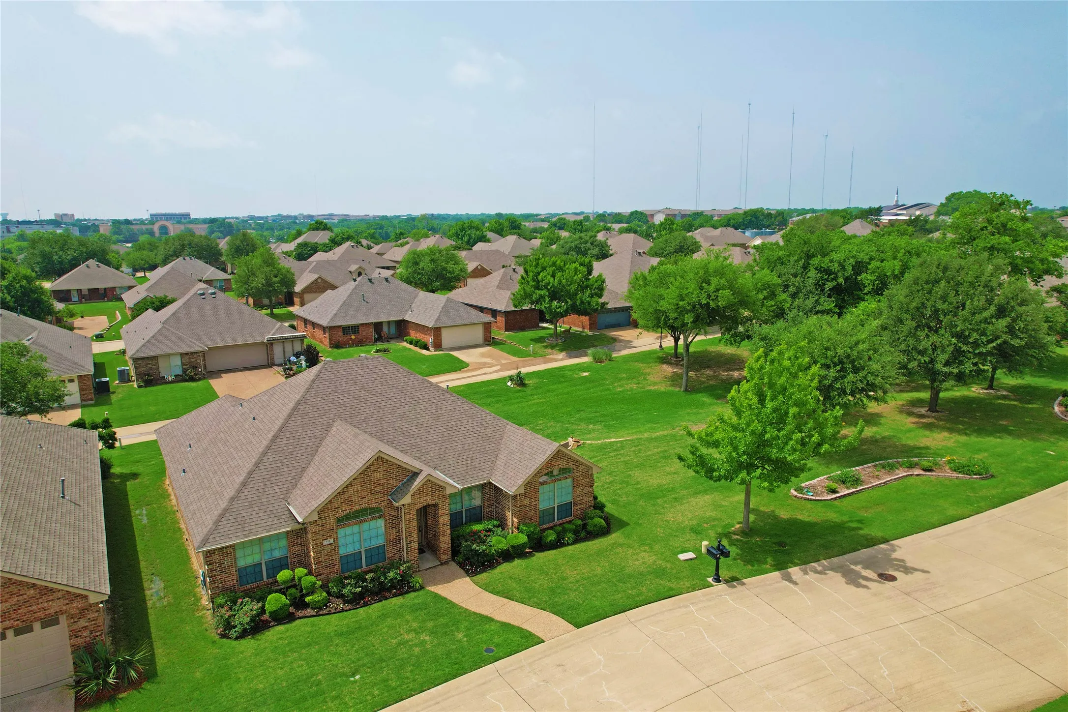 Single Family Residence For Sale in Dallas County , 110 Crestway Drive 29, Cedar Hill, Texas 75104, 3 Bedroom, 3 Bathroom, 2 Garage spaces, 2,286 Sqft, built in 2006, mls#21252172, Real Estate Agent in Cedar Hill, Homes For Sale in Dallas county, Homes For Sale in Cedar Hill, Realtor in Cedar Hill Texas, Real Estate Brokerage Independent Realty Texas, Luminita Cordes Realtor