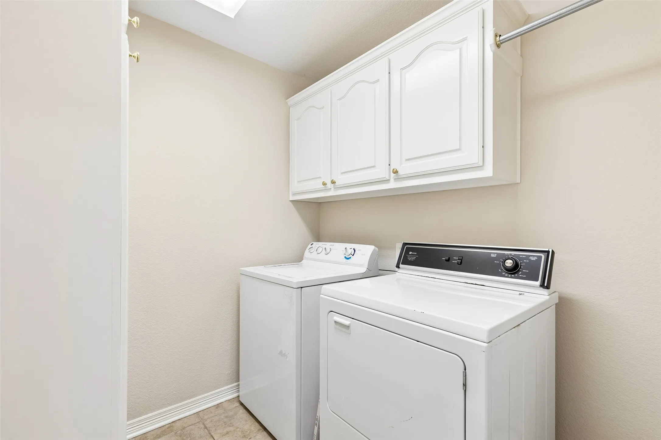 Single Family Residence For Sale in Dallas County , 110 Crestway Drive 29, Cedar Hill, Texas 75104, 3 Bedroom, 3 Bathroom, 2 Garage spaces, 2,286 Sqft, built in 2006, mls#21252172, Real Estate Agent in Cedar Hill, Homes For Sale in Dallas county, Homes For Sale in Cedar Hill, Realtor in Cedar Hill Texas, Real Estate Brokerage Independent Realty Texas, Luminita Cordes Realtor