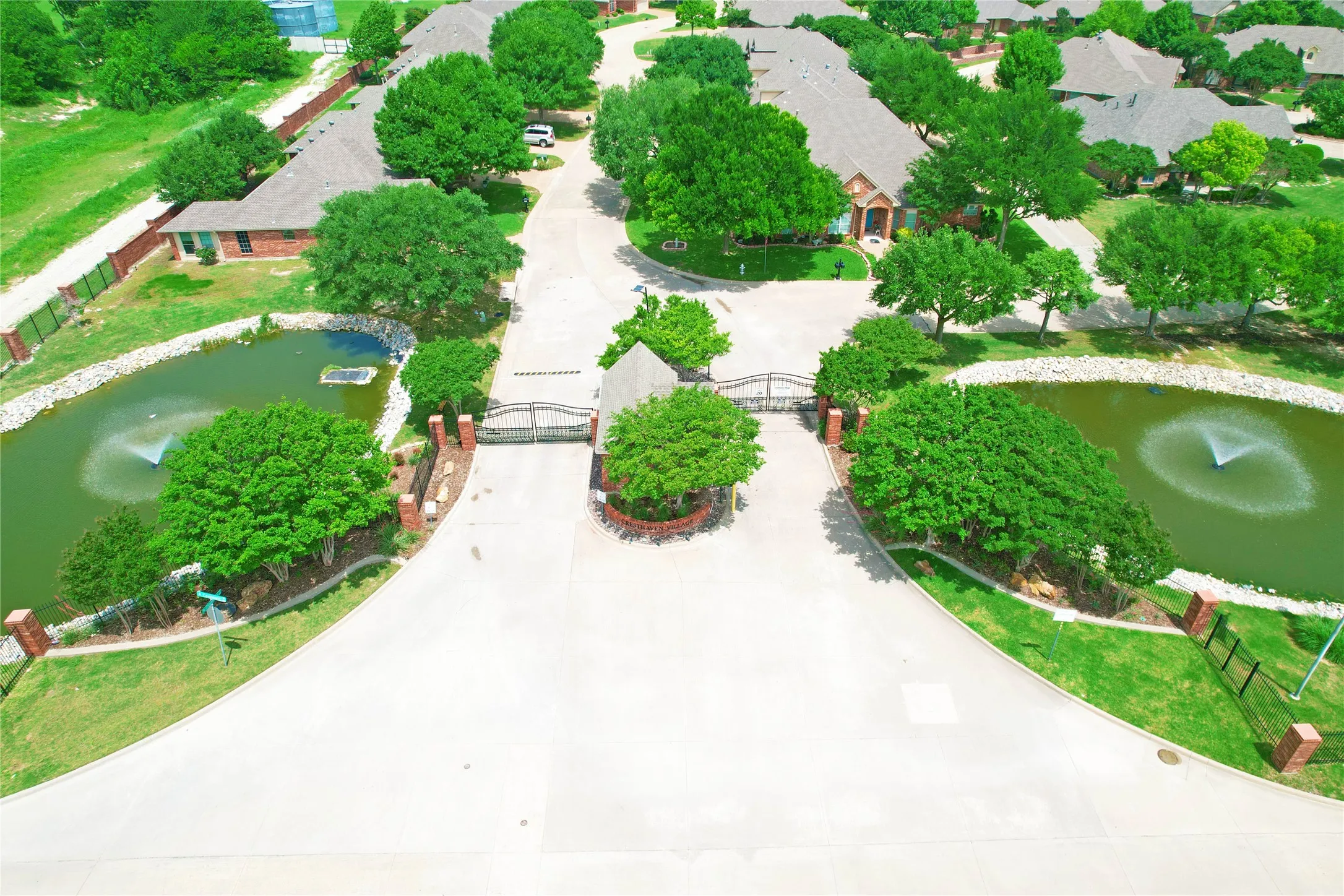 Single Family Residence For Sale in Dallas County , 110 Crestway Drive 29, Cedar Hill, Texas 75104, 3 Bedroom, 3 Bathroom, 2 Garage spaces, 2,286 Sqft, built in 2006, mls#21252172, Real Estate Agent in Cedar Hill, Homes For Sale in Dallas county, Homes For Sale in Cedar Hill, Realtor in Cedar Hill Texas, Real Estate Brokerage Independent Realty Texas, Luminita Cordes Realtor