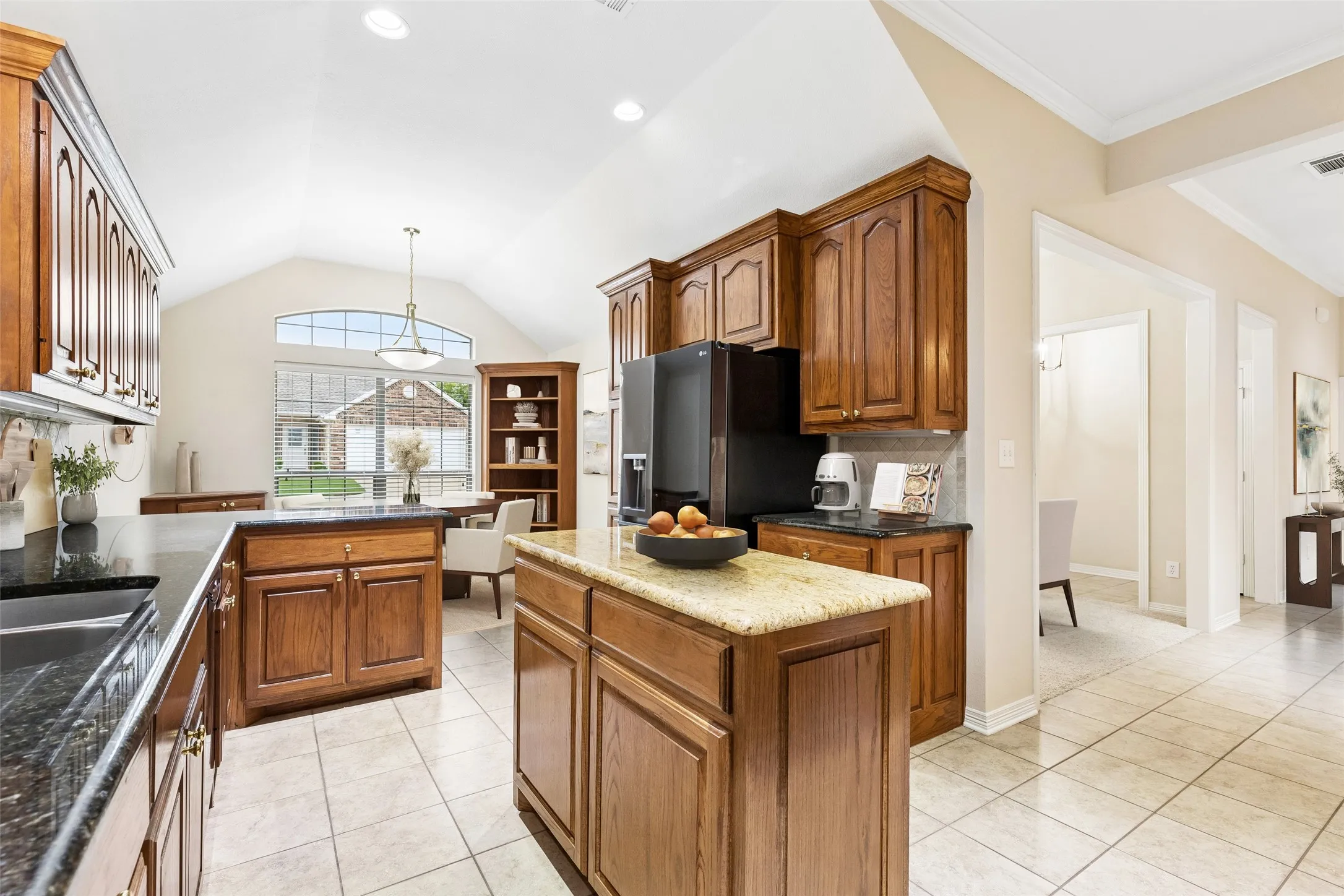 Single Family Residence For Sale in Dallas County , 110 Crestway Drive 29, Cedar Hill, Texas 75104, 3 Bedroom, 3 Bathroom, 2 Garage spaces, 2,286 Sqft, built in 2006, mls#21252172, Real Estate Agent in Cedar Hill, Homes For Sale in Dallas county, Homes For Sale in Cedar Hill, Realtor in Cedar Hill Texas, Real Estate Brokerage Independent Realty Texas, Luminita Cordes Realtor