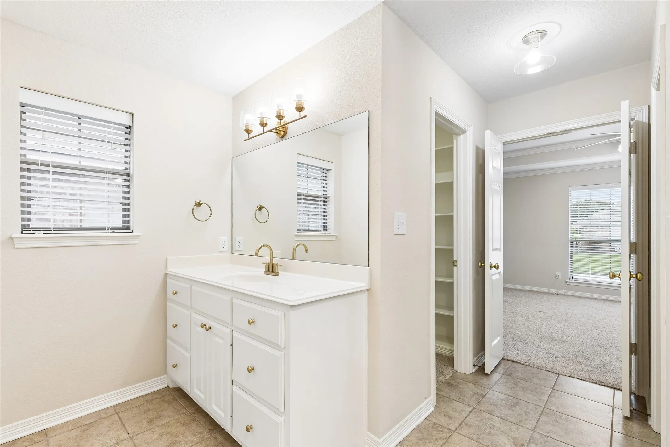 Single Family Residence For Sale in Dallas County , 110 Crestway Drive 29, Cedar Hill, Texas 75104, 3 Bedroom, 3 Bathroom, 2 Garage spaces, 2,286 Sqft, built in 2006, mls#21252172, Real Estate Agent in Cedar Hill, Homes For Sale in Dallas county, Homes For Sale in Cedar Hill, Realtor in Cedar Hill Texas, Real Estate Brokerage Independent Realty Texas, Luminita Cordes Realtor