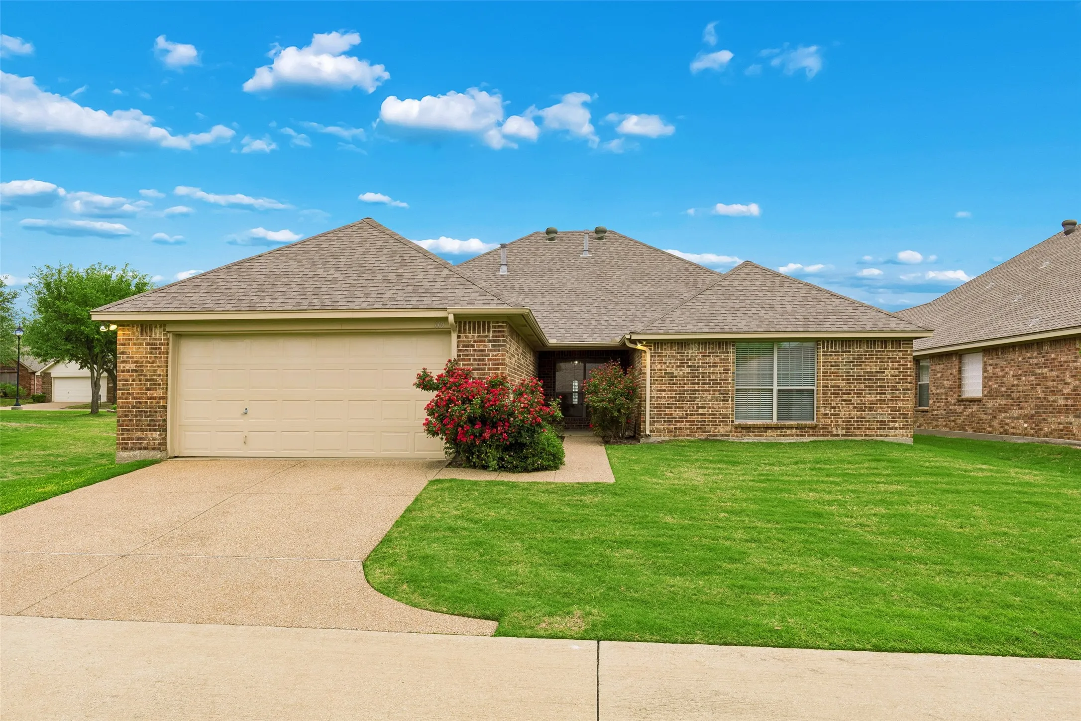 Single Family Residence For Sale in Dallas County , 110 Crestway Drive 29, Cedar Hill, Texas 75104, 3 Bedroom, 3 Bathroom, 2 Garage spaces, 2,286 Sqft, built in 2006, mls#21252172, Real Estate Agent in Cedar Hill, Homes For Sale in Dallas county, Homes For Sale in Cedar Hill, Realtor in Cedar Hill Texas, Real Estate Brokerage Independent Realty Texas, Luminita Cordes Realtor