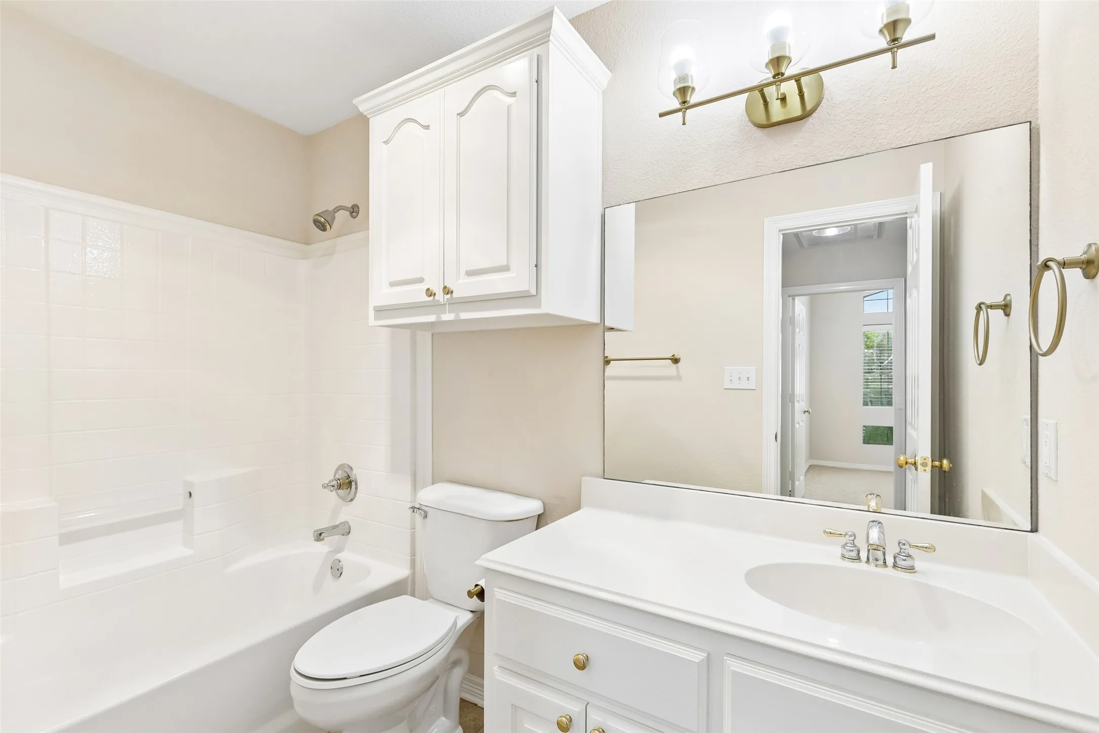 Single Family Residence For Sale in Dallas County , 110 Crestway Drive 29, Cedar Hill, Texas 75104, 3 Bedroom, 3 Bathroom, 2 Garage spaces, 2,286 Sqft, built in 2006, mls#21252172, Real Estate Agent in Cedar Hill, Homes For Sale in Dallas county, Homes For Sale in Cedar Hill, Realtor in Cedar Hill Texas, Real Estate Brokerage Independent Realty Texas, Luminita Cordes Realtor