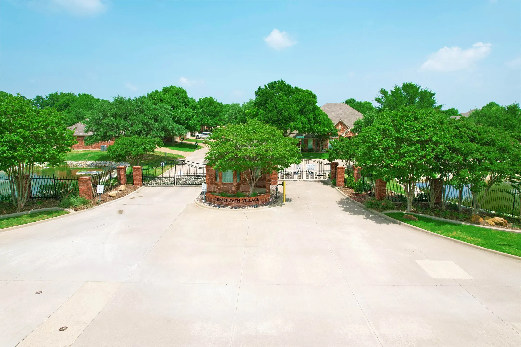 Single Family Residence For Sale in Dallas County , 110 Crestway Drive 29, Cedar Hill, Texas 75104, 3 Bedroom, 3 Bathroom, 2 Garage spaces, 2,286 Sqft, built in 2006, mls#21252172, Real Estate Agent in Cedar Hill, Homes For Sale in Dallas county, Homes For Sale in Cedar Hill, Realtor in Cedar Hill Texas, Real Estate Brokerage Independent Realty Texas, Luminita Cordes Realtor