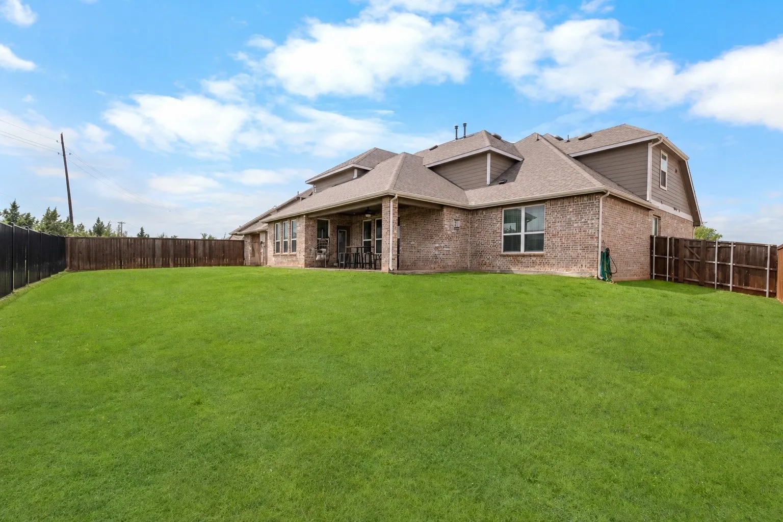 Single Family Residence For Sale in Rockwall County , 2625 Loudon Street, Rockwall, Texas 75032, 4 Bedroom, 4 Bathroom, 2 Garage spaces, 3,427 Sqft, built in 2021, Preowned, mls#21240456, Real Estate Agent in Rockwall, Homes For Sale in Rockwall county, Homes For Sale in Rockwall, Realtor in Rockwall Texas, Real Estate Brokerage Independent Realty Texas, Luminita Cordes Realtor