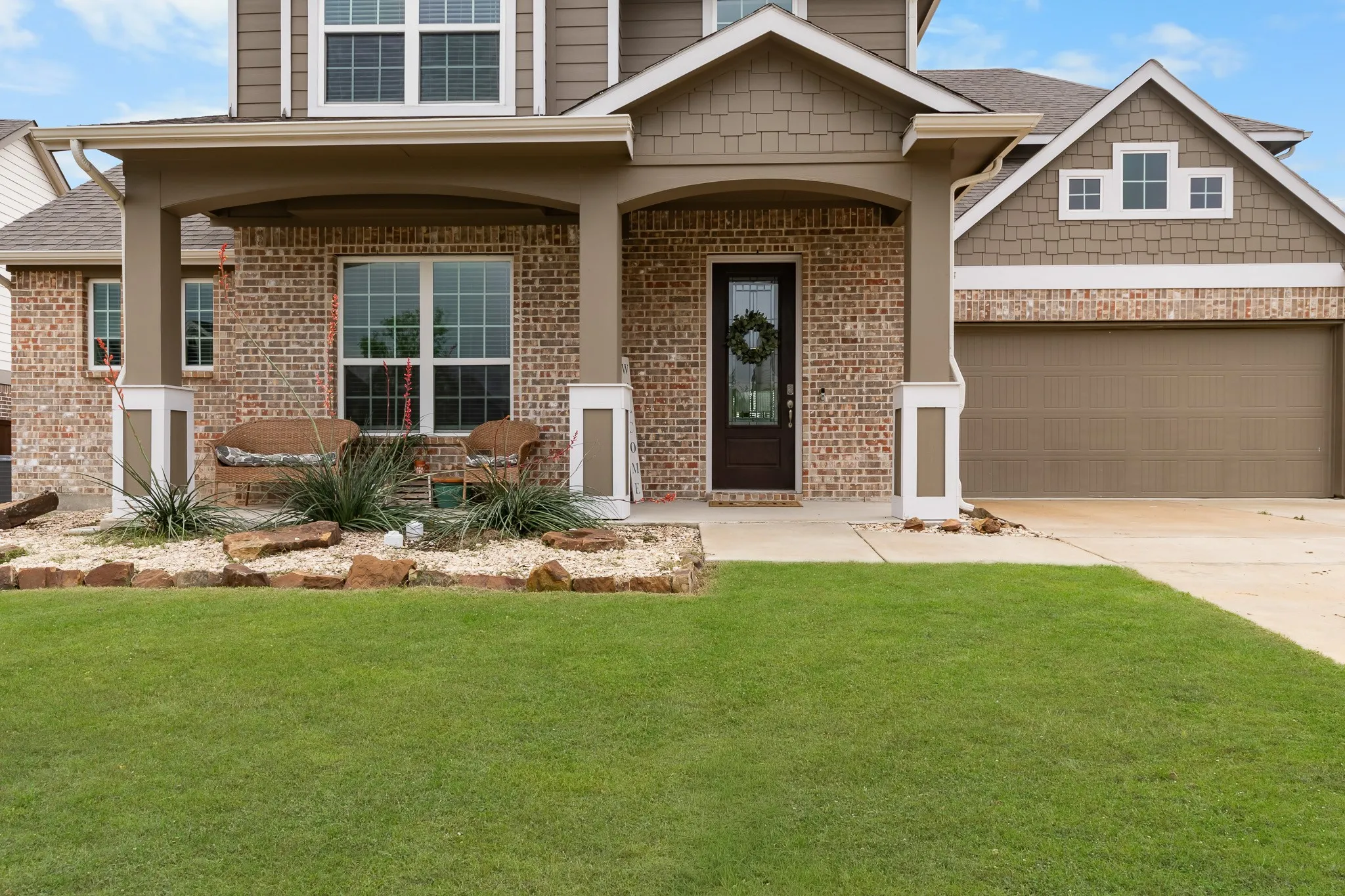 Single Family Residence For Sale in Rockwall County , 2625 Loudon Street, Rockwall, Texas 75032, 4 Bedroom, 4 Bathroom, 2 Garage spaces, 3,427 Sqft, built in 2021, Preowned, mls#21240456, Real Estate Agent in Rockwall, Homes For Sale in Rockwall county, Homes For Sale in Rockwall, Realtor in Rockwall Texas, Real Estate Brokerage Independent Realty Texas, Luminita Cordes Realtor