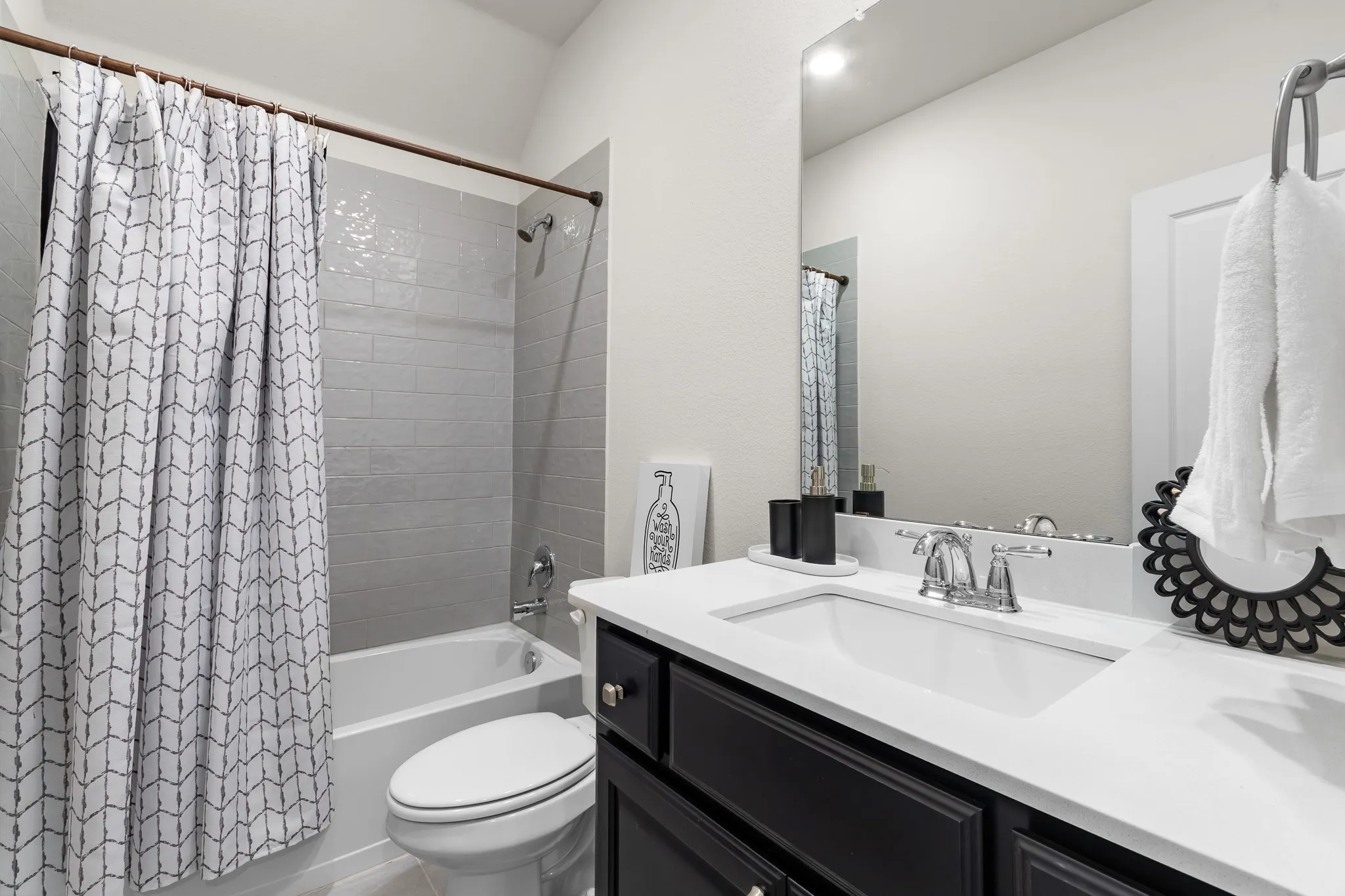 Single Family Residence For Sale in Rockwall County , 2625 Loudon Street, Rockwall, Texas 75032, 4 Bedroom, 4 Bathroom, 2 Garage spaces, 3,427 Sqft, built in 2021, Preowned, mls#21240456, Real Estate Agent in Rockwall, Homes For Sale in Rockwall county, Homes For Sale in Rockwall, Realtor in Rockwall Texas, Real Estate Brokerage Independent Realty Texas, Luminita Cordes Realtor