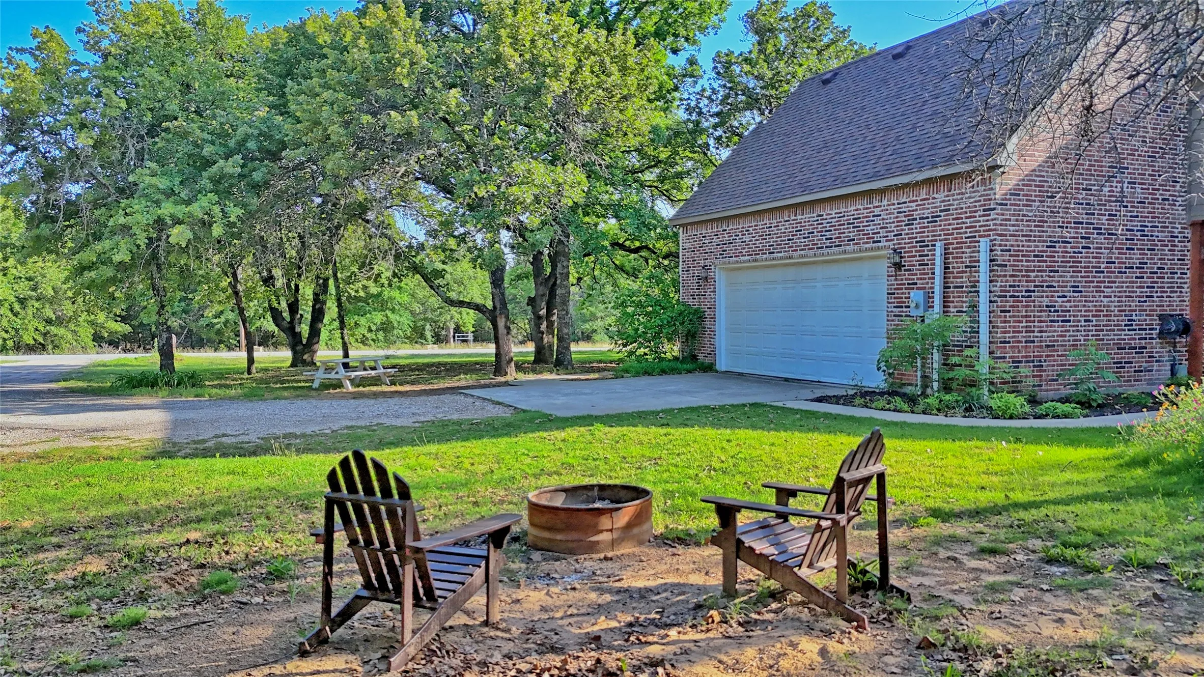 Single Family Residence For Sale in Cooke County , 735 Sleepy Hollow Lane, Valley View, Texas 76272, 4 Bedroom, 4 Bathroom, 2 Garage spaces, 3,441 Sqft, built in 2002, mls#21246095, Real Estate Agent in Valley View, Homes For Sale in Cooke county, Homes For Sale in Valley View, Realtor in Valley View Texas, Real Estate Brokerage Independent Realty Texas, Luminita Cordes Realtor