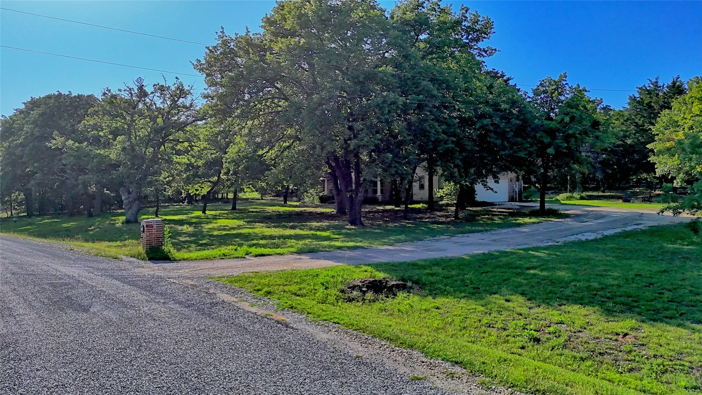 Single Family Residence For Sale in Cooke County , 735 Sleepy Hollow Lane, Valley View, Texas 76272, 4 Bedroom, 4 Bathroom, 2 Garage spaces, 3,441 Sqft, built in 2002, mls#21246095, Real Estate Agent in Valley View, Homes For Sale in Cooke county, Homes For Sale in Valley View, Realtor in Valley View Texas, Real Estate Brokerage Independent Realty Texas, Luminita Cordes Realtor