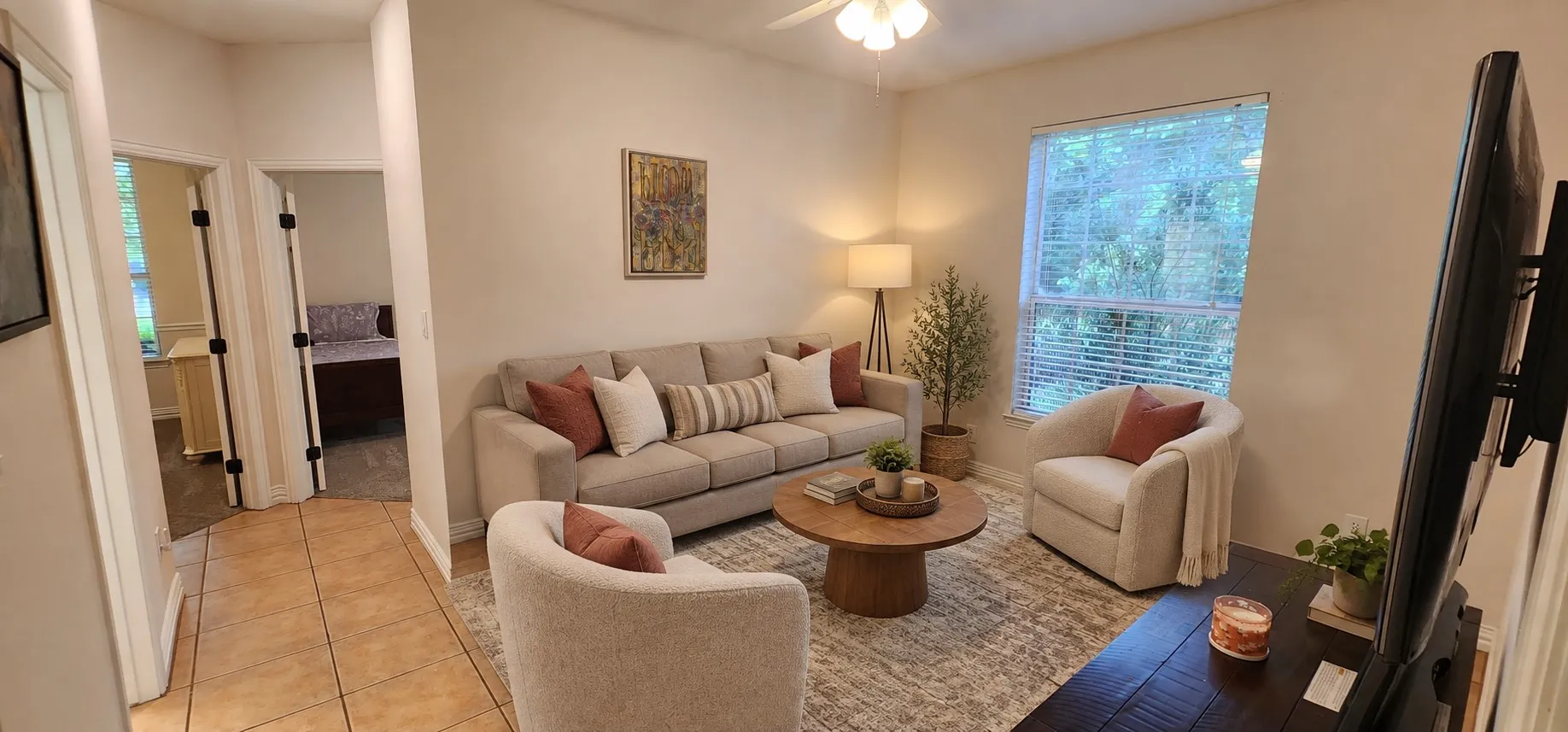 This room is virtually staged
