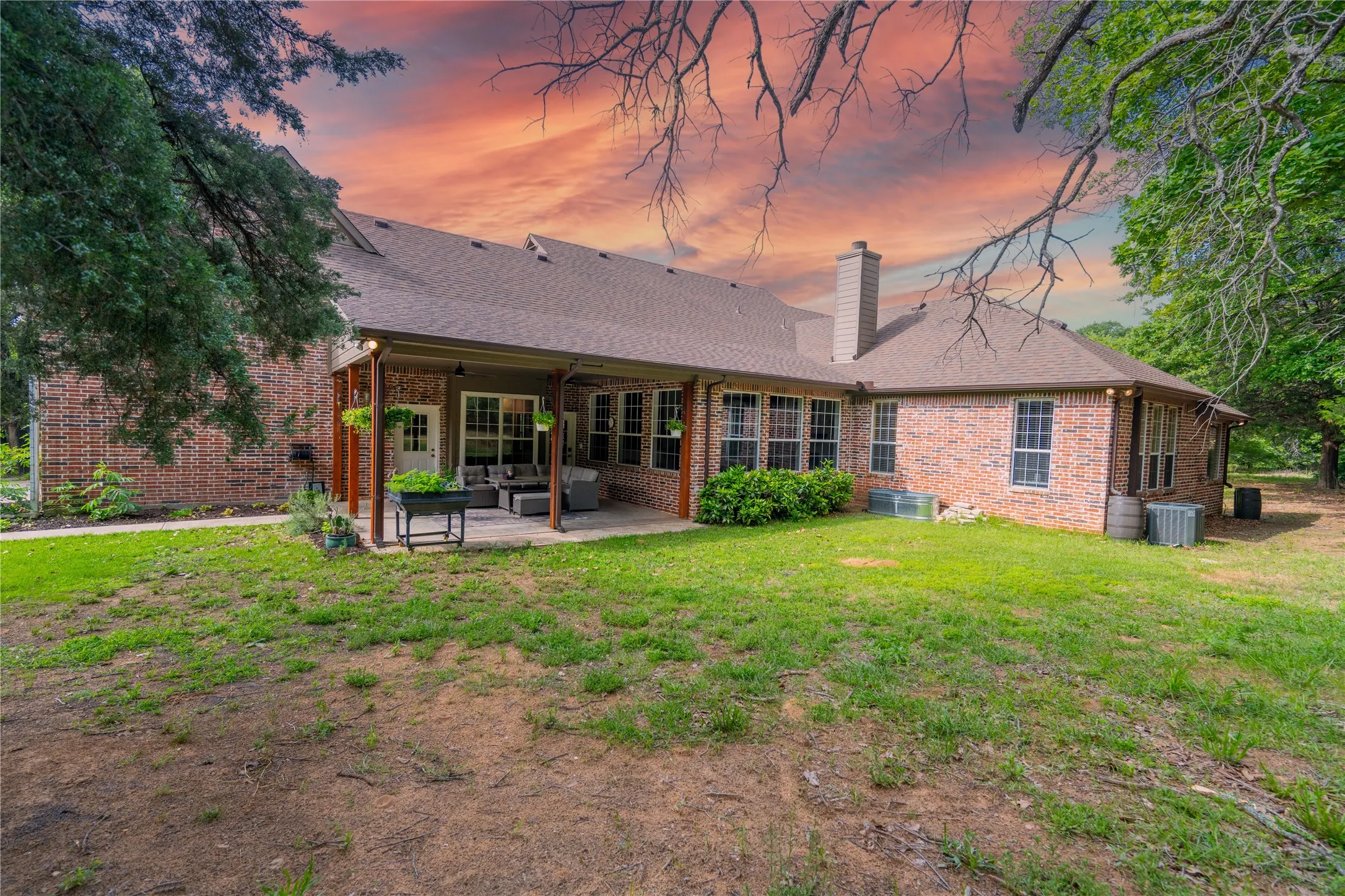 Single Family Residence For Sale in Cooke County , 735 Sleepy Hollow Lane, Valley View, Texas 76272, 4 Bedroom, 4 Bathroom, 2 Garage spaces, 3,441 Sqft, built in 2002, mls#21246095, Real Estate Agent in Valley View, Homes For Sale in Cooke county, Homes For Sale in Valley View, Realtor in Valley View Texas, Real Estate Brokerage Independent Realty Texas, Luminita Cordes Realtor