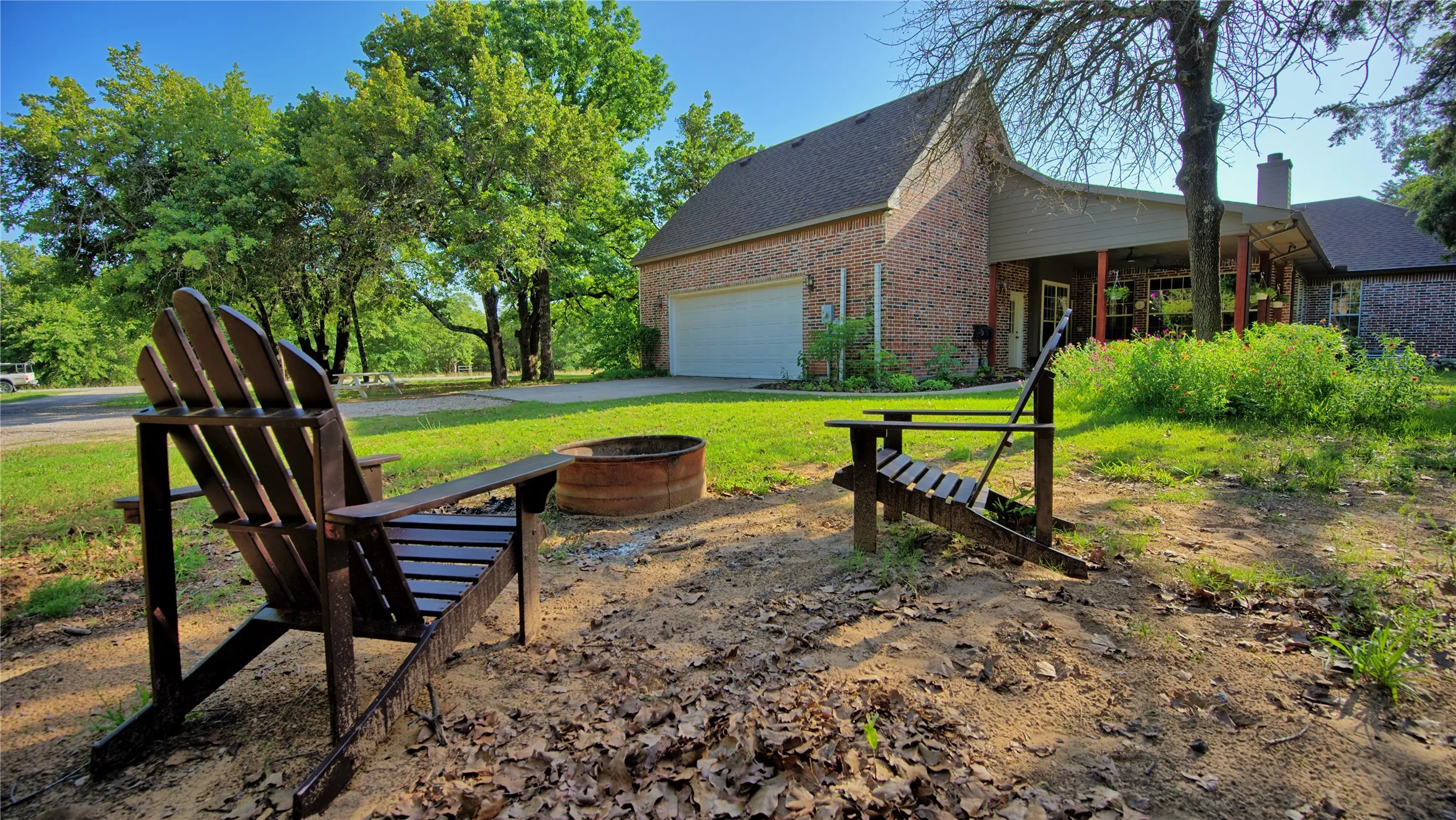 Single Family Residence For Sale in Cooke County , 735 Sleepy Hollow Lane, Valley View, Texas 76272, 4 Bedroom, 4 Bathroom, 2 Garage spaces, 3,441 Sqft, built in 2002, mls#21246095, Real Estate Agent in Valley View, Homes For Sale in Cooke county, Homes For Sale in Valley View, Realtor in Valley View Texas, Real Estate Brokerage Independent Realty Texas, Luminita Cordes Realtor