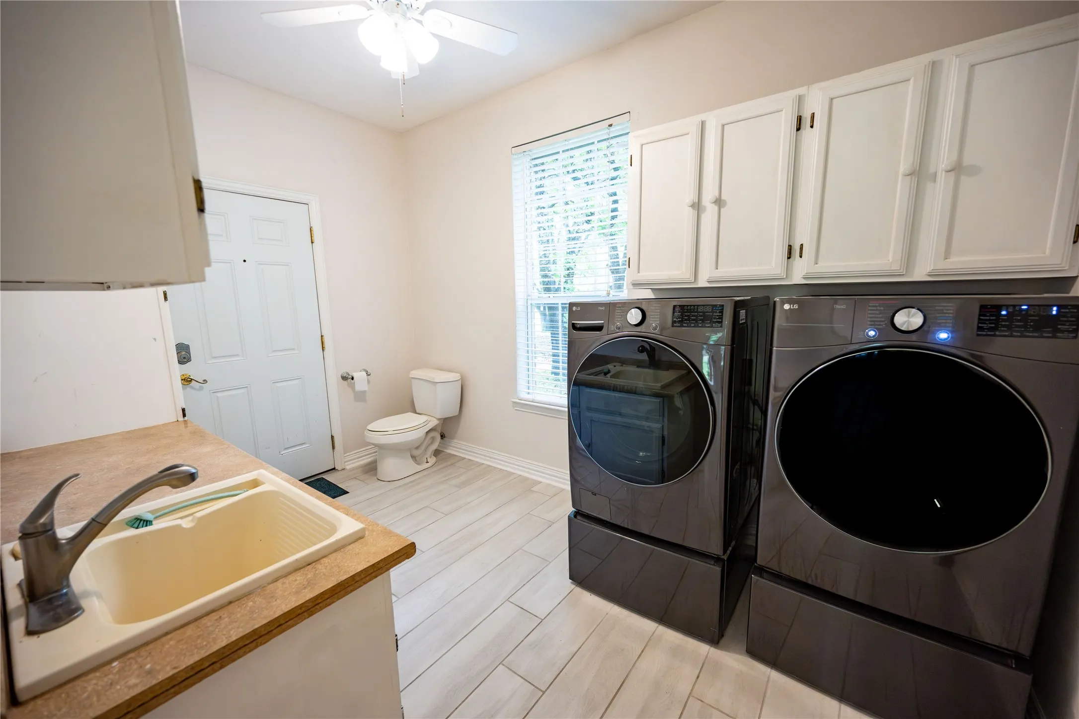 Single Family Residence For Sale in Cooke County , 735 Sleepy Hollow Lane, Valley View, Texas 76272, 4 Bedroom, 4 Bathroom, 2 Garage spaces, 3,441 Sqft, built in 2002, mls#21246095, Real Estate Agent in Valley View, Homes For Sale in Cooke county, Homes For Sale in Valley View, Realtor in Valley View Texas, Real Estate Brokerage Independent Realty Texas, Luminita Cordes Realtor