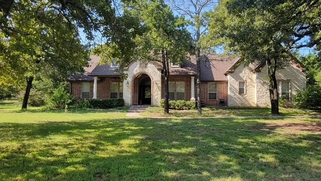 Single Family Residence For Sale in Cooke County , 735 Sleepy Hollow Lane, Valley View, Texas 76272, 4 Bedroom, 4 Bathroom, 2 Garage spaces, 3,441 Sqft, built in 2002, mls#21246095, Real Estate Agent in Valley View, Homes For Sale in Cooke county, Homes For Sale in Valley View, Realtor in Valley View Texas, Real Estate Brokerage Independent Realty Texas, Luminita Cordes Realtor