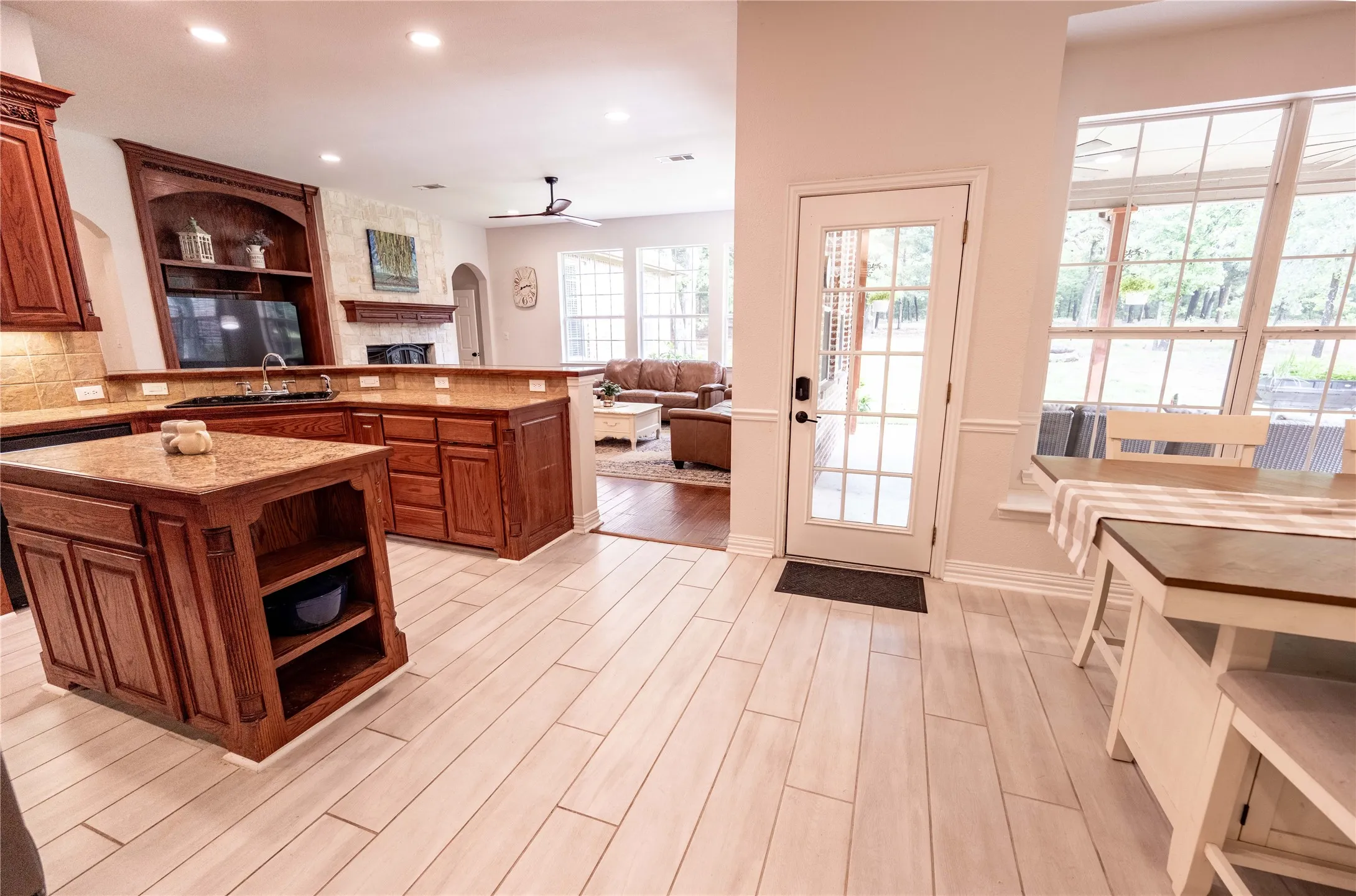 Single Family Residence For Sale in Cooke County , 735 Sleepy Hollow Lane, Valley View, Texas 76272, 4 Bedroom, 4 Bathroom, 2 Garage spaces, 3,441 Sqft, built in 2002, mls#21246095, Real Estate Agent in Valley View, Homes For Sale in Cooke county, Homes For Sale in Valley View, Realtor in Valley View Texas, Real Estate Brokerage Independent Realty Texas, Luminita Cordes Realtor