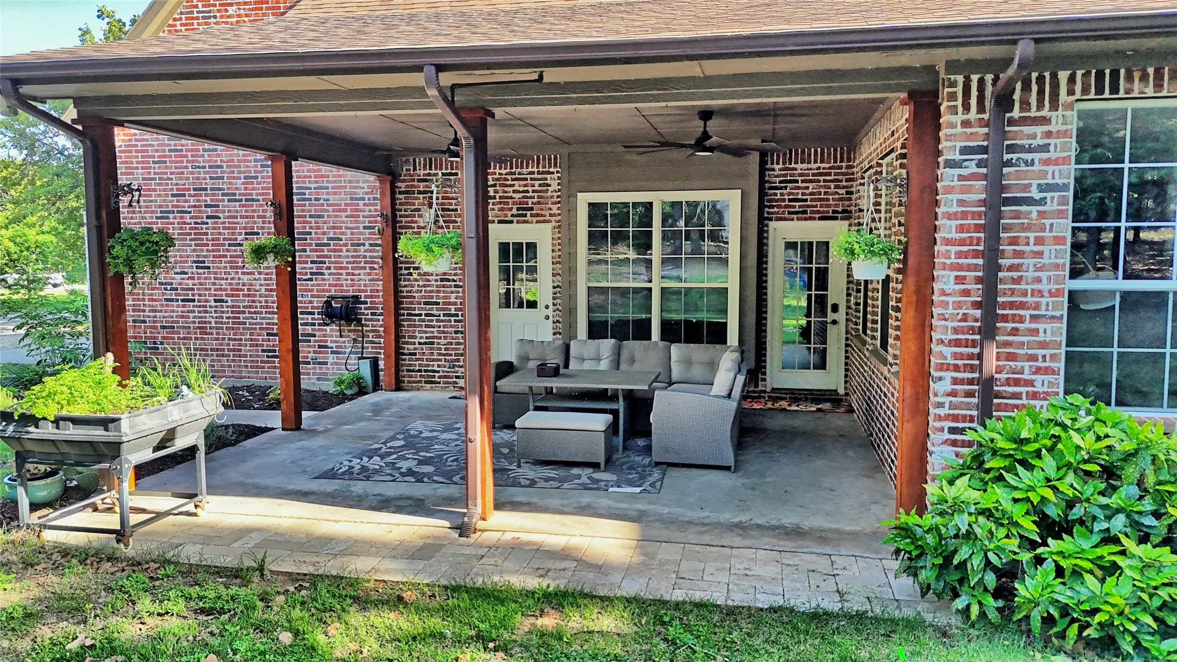 Single Family Residence For Sale in Cooke County , 735 Sleepy Hollow Lane, Valley View, Texas 76272, 4 Bedroom, 4 Bathroom, 2 Garage spaces, 3,441 Sqft, built in 2002, mls#21246095, Real Estate Agent in Valley View, Homes For Sale in Cooke county, Homes For Sale in Valley View, Realtor in Valley View Texas, Real Estate Brokerage Independent Realty Texas, Luminita Cordes Realtor