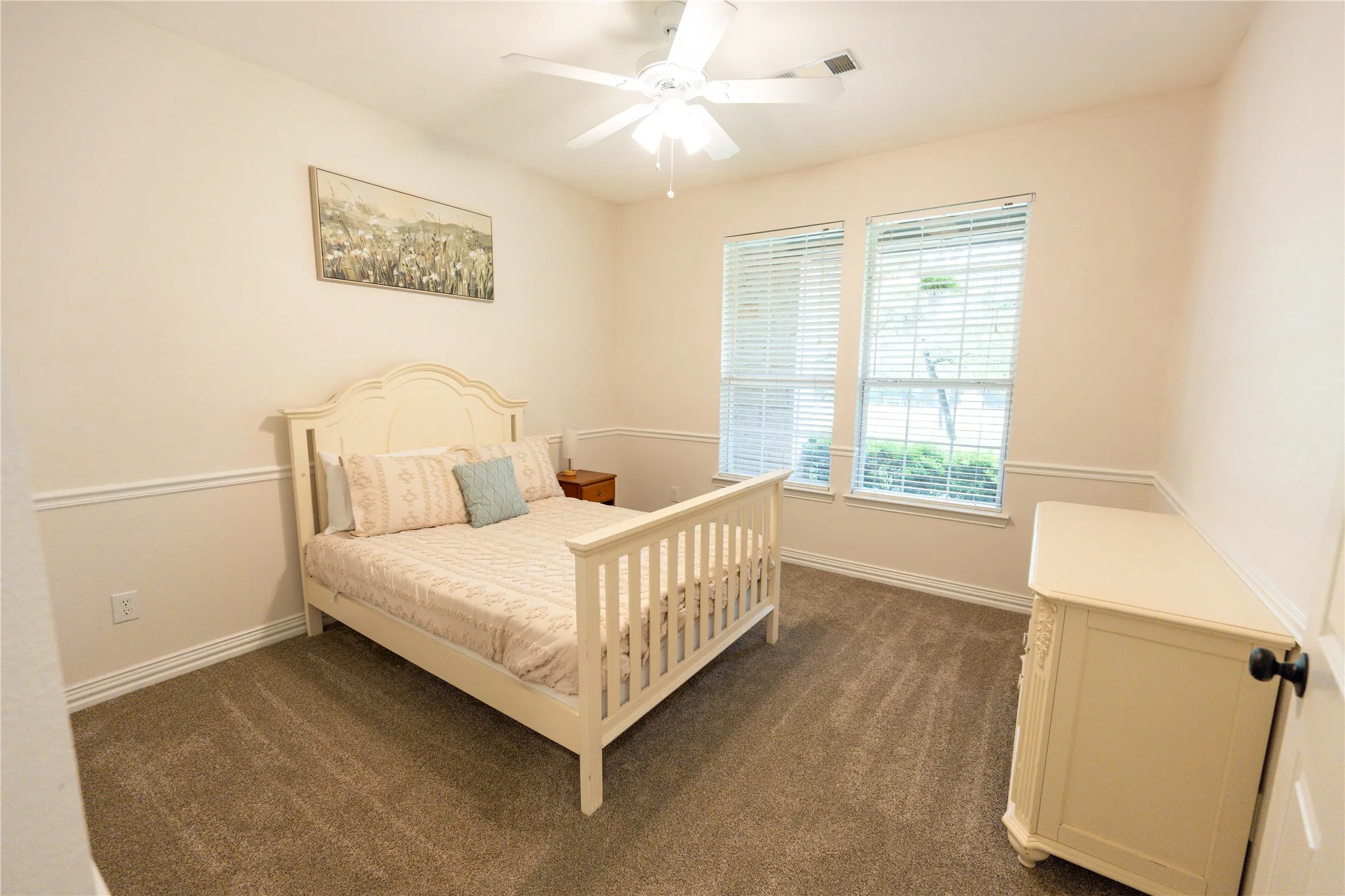 Single Family Residence For Sale in Cooke County , 735 Sleepy Hollow Lane, Valley View, Texas 76272, 4 Bedroom, 4 Bathroom, 2 Garage spaces, 3,441 Sqft, built in 2002, mls#21246095, Real Estate Agent in Valley View, Homes For Sale in Cooke county, Homes For Sale in Valley View, Realtor in Valley View Texas, Real Estate Brokerage Independent Realty Texas, Luminita Cordes Realtor