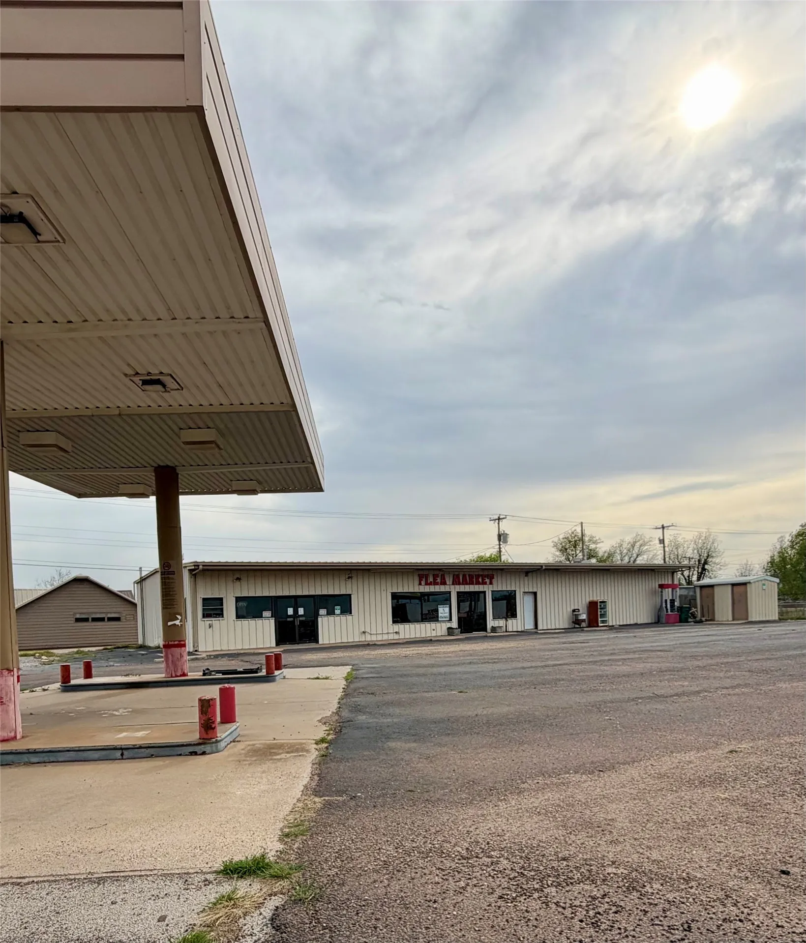 Industrial For Sale in Hardeman County , 501 11th Street, Quanah, Texas 79252, 0, 0, Garage spaces, 0 Sqft, built in 2005, Preowned, Price $250,000, mls#21225170, Real Estate Agent in Quanah, Homes For Sale in Hardeman county, Homes For Sale in Quanah, Realtor in Quanah Texas, Real Estate Brokerage Independent Realty Texas, Luminita Cordes Realtor