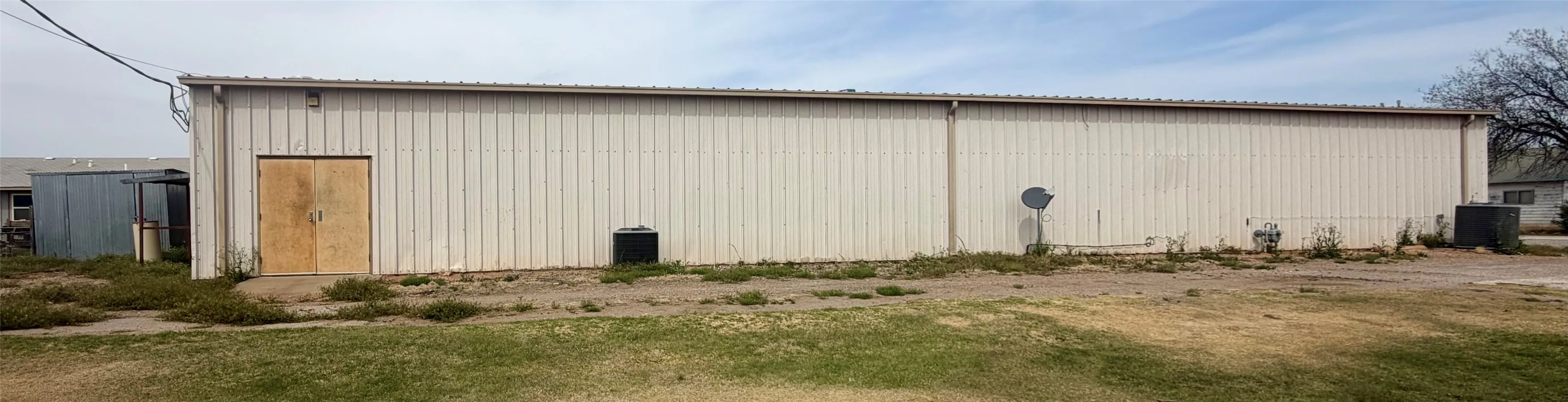 Industrial For Sale in Hardeman County , 501 11th Street, Quanah, Texas 79252, 0, 0, Garage spaces, 0 Sqft, built in 2005, Preowned, Price $250,000, mls#21225170, Real Estate Agent in Quanah, Homes For Sale in Hardeman county, Homes For Sale in Quanah, Realtor in Quanah Texas, Real Estate Brokerage Independent Realty Texas, Luminita Cordes Realtor