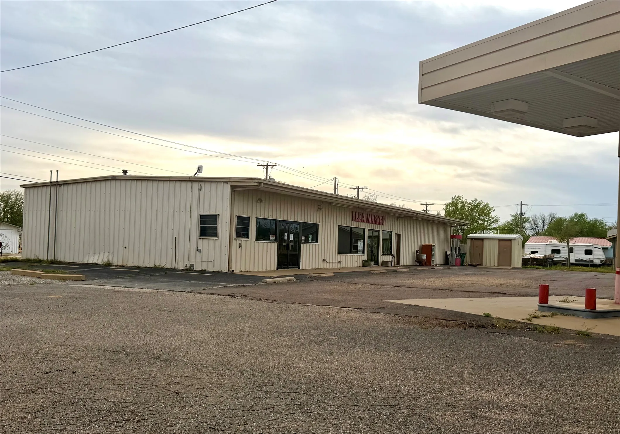 Industrial For Sale in Hardeman County , 501 11th Street, Quanah, Texas 79252, 0, 0, Garage spaces, 0 Sqft, built in 2005, Preowned, Price $250,000, mls#21225170, Real Estate Agent in Quanah, Homes For Sale in Hardeman county, Homes For Sale in Quanah, Realtor in Quanah Texas, Real Estate Brokerage Independent Realty Texas, Luminita Cordes Realtor
