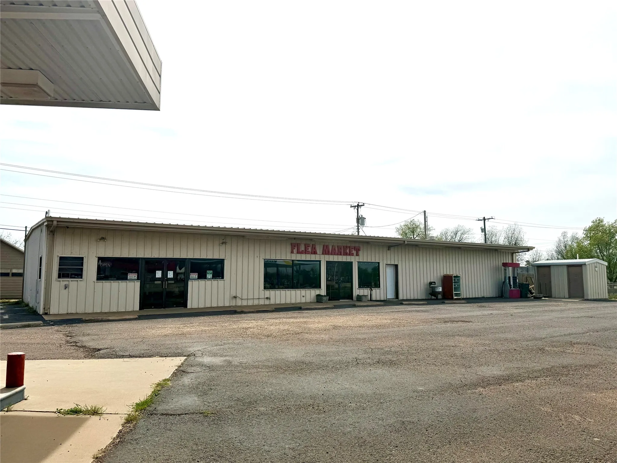 Industrial For Sale in Hardeman County , 501 11th Street, Quanah, Texas 79252, 0, 0, Garage spaces, 0 Sqft, built in 2005, Preowned, Price $250,000, mls#21225170, Real Estate Agent in Quanah, Homes For Sale in Hardeman county, Homes For Sale in Quanah, Realtor in Quanah Texas, Real Estate Brokerage Independent Realty Texas, Luminita Cordes Realtor