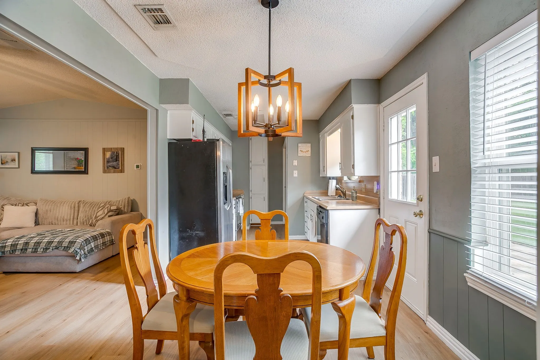 open breakfast area