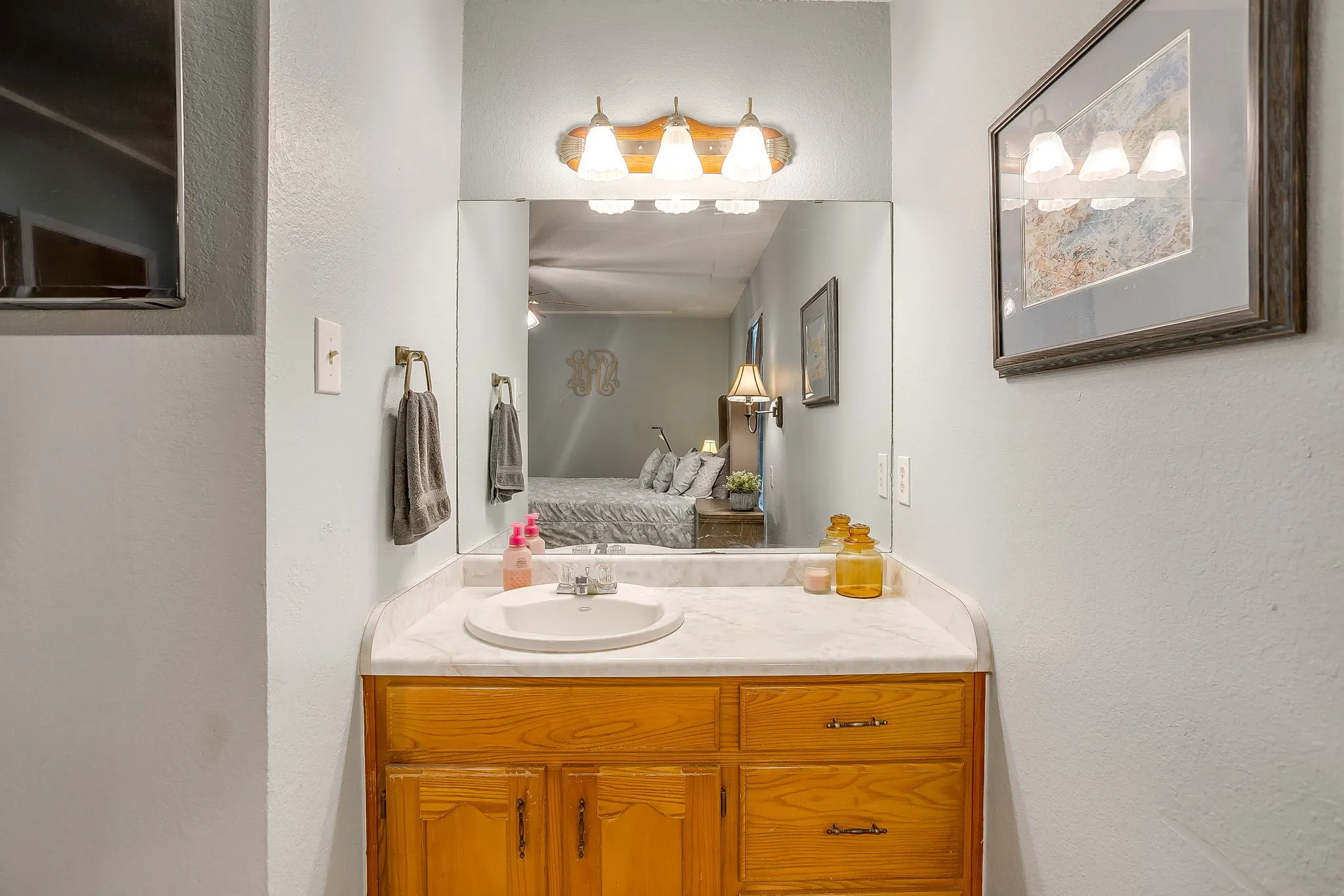 2nd vanity en-suite